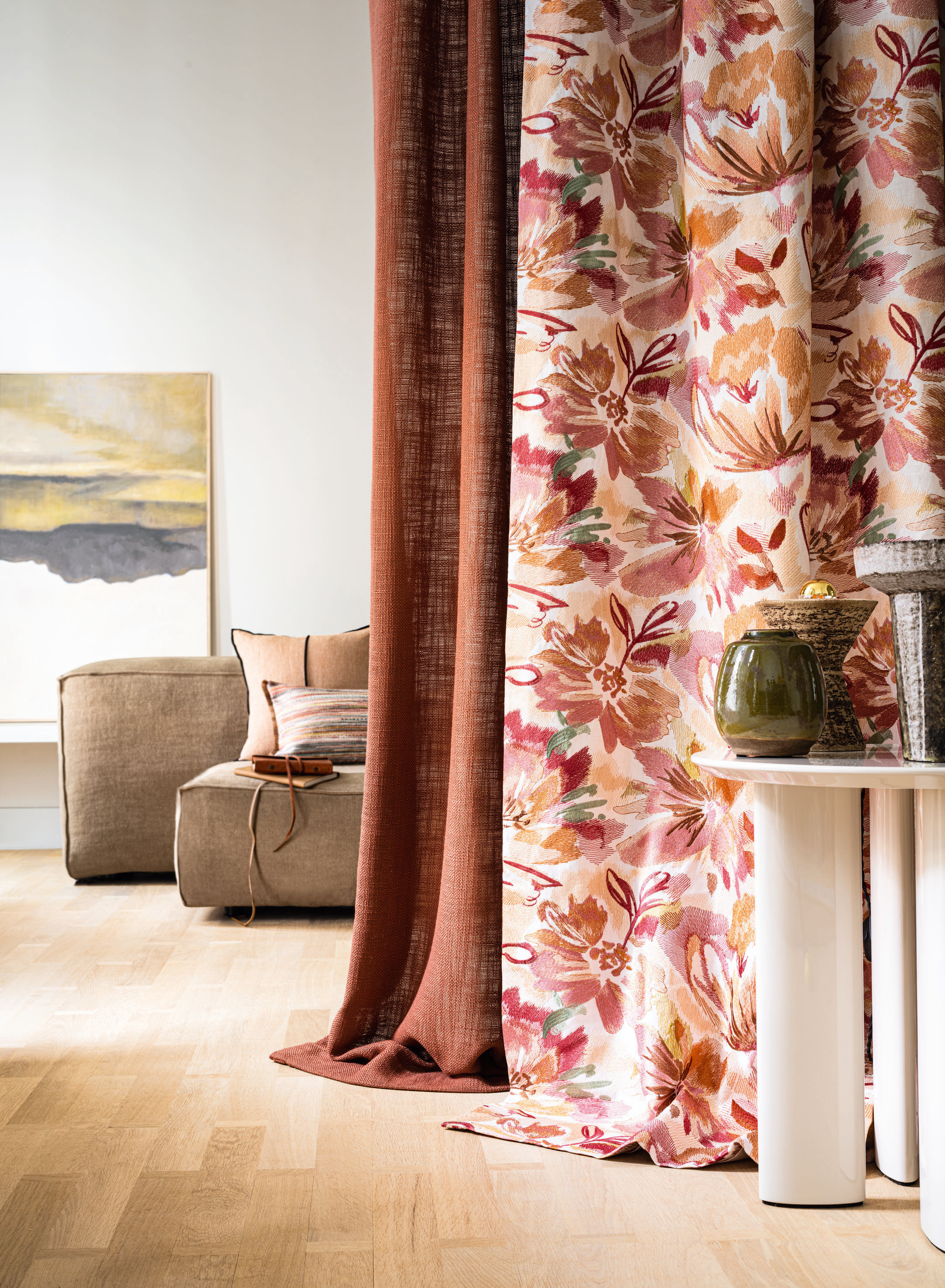 To gardiner ensfarget og mønstret i varme nyanser