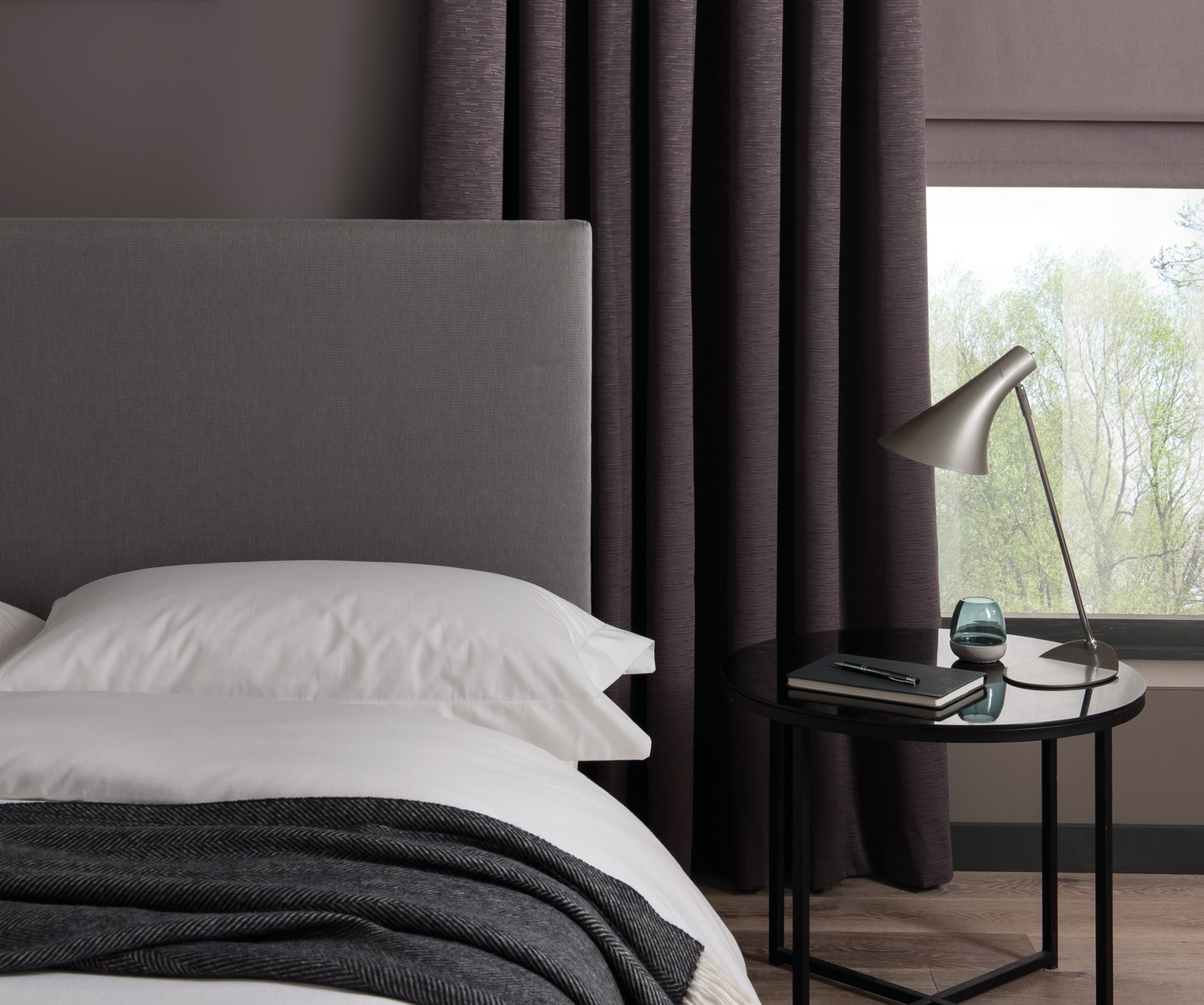 Hotellstil med gardiner