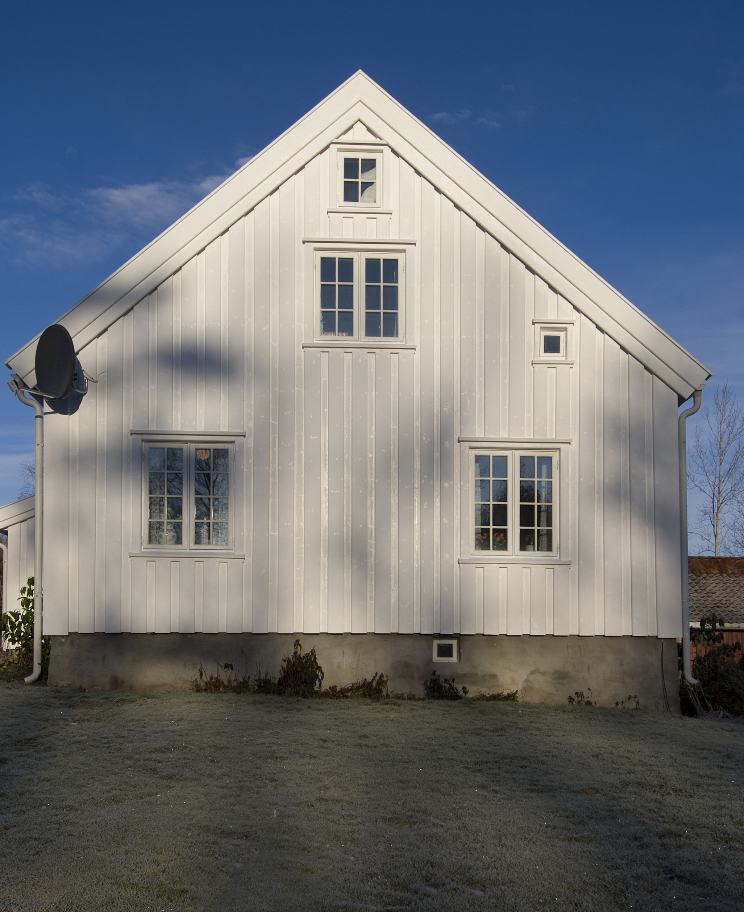 En fargekode forteller ikke alt. Fargen vi opplever p&aring;virkes av lys og skygge, overflate p&aring; veggbekledning og type produkt vi behandler veggene med.