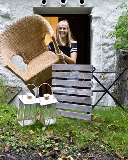 GJENBRUK: Hent opp gamle møbler og lykter fra kjelleren. De kan raskt få nytt liv! (Foto: Bjørg Owren/ifi.no)