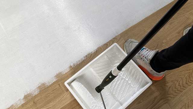 <p><b>GLATT GULV: </b>Kabric Floor kan brukes på eksisterende parkett og laminat. <br></p>