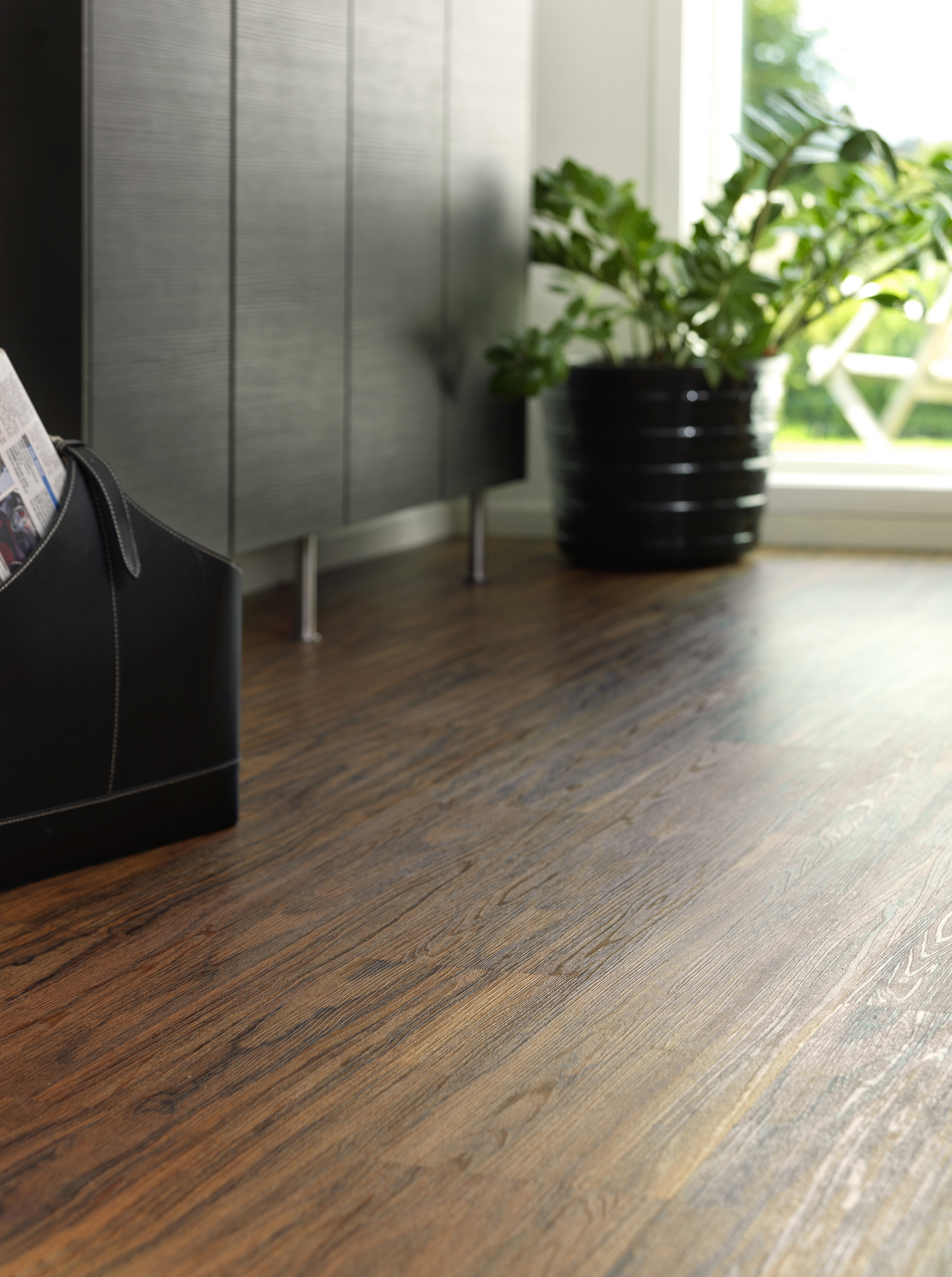 Korklaminat med design som amerikansk valn&oslash;tt.