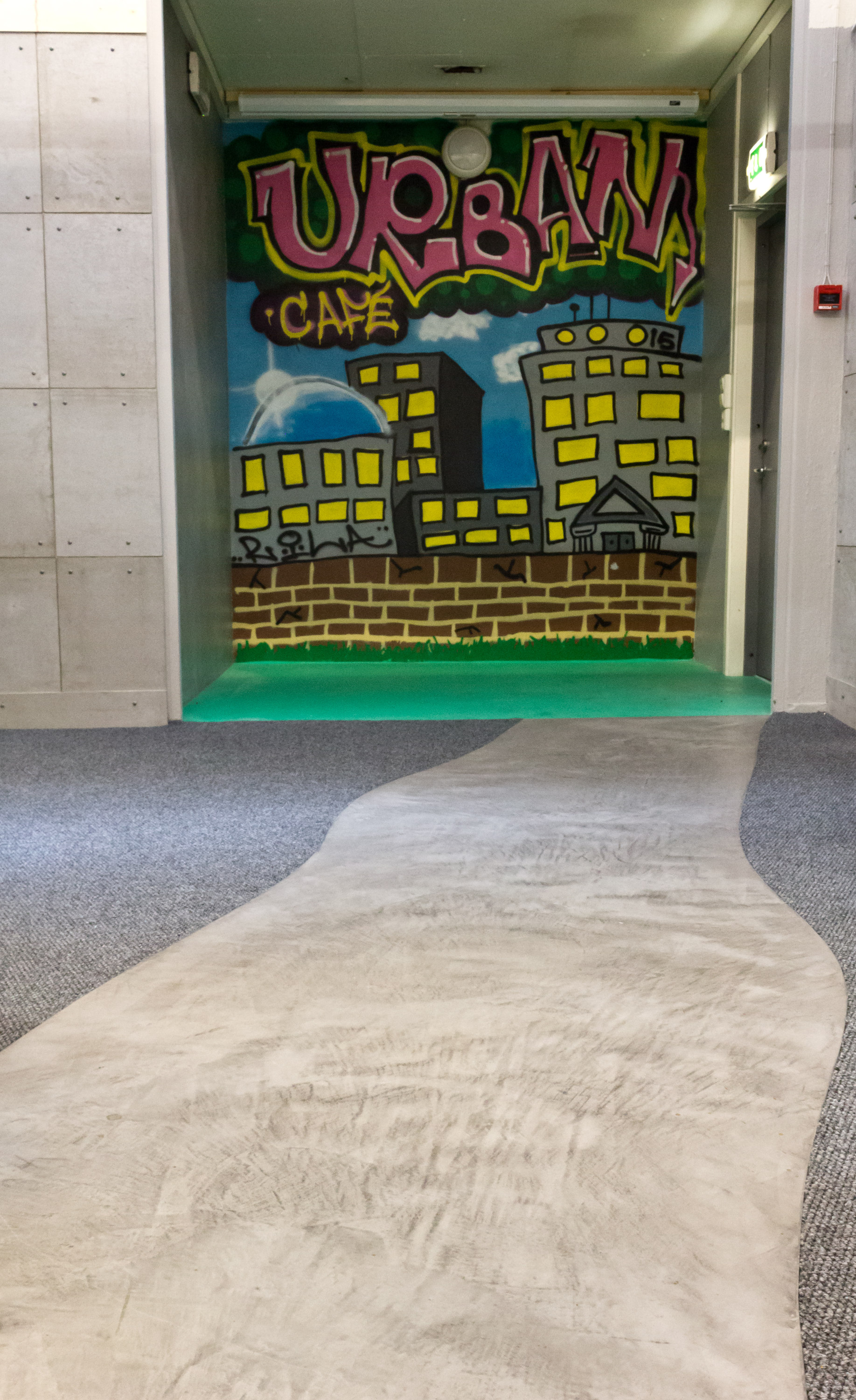  VENTEROM: Urban Café er innredet i en krok i butikken til Duri Fagprofil på Brobekk i Oslo. Her arrangeres workshops, og kunder kan slappe av med en kaffe mens de venter. 