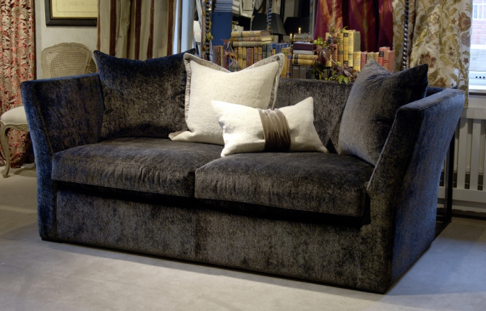 LONG WALK er en sofa til å krype opp i fra Green Apple. Den kan skreddersys etter ønskede mål.