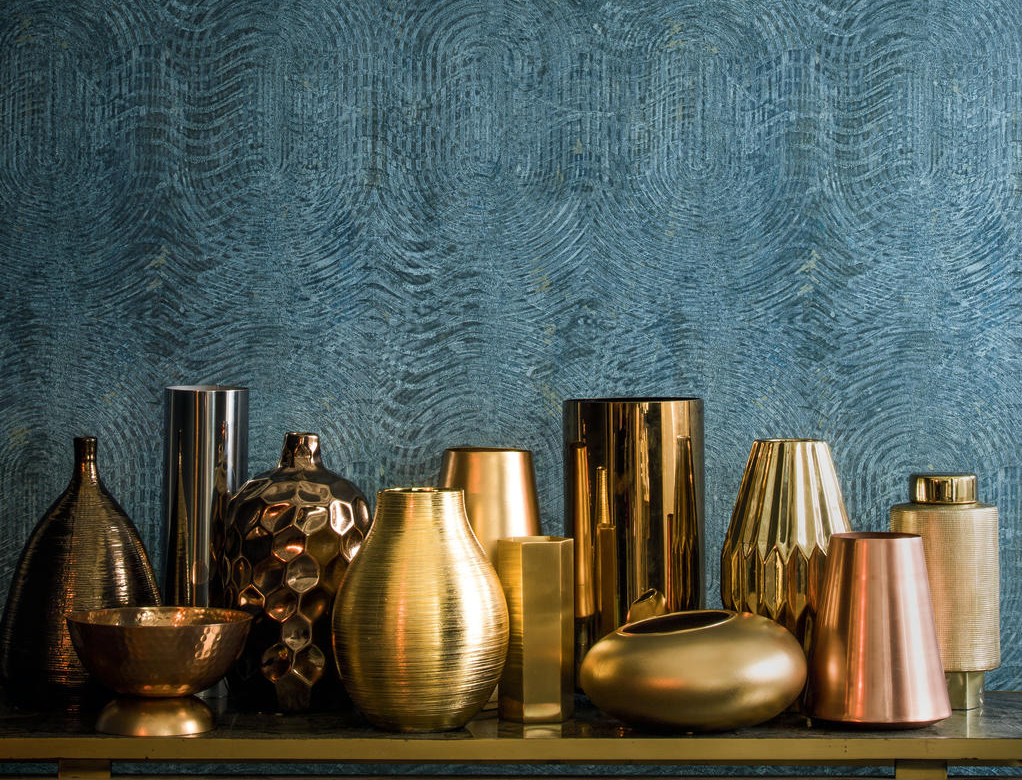 Spon, mur, gipsplater og sparklede vegger bør grunnes før du tapetserer.