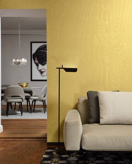 Gult kan fint brukes som hovedfarge i et rom - da brukes ofte en mer dempet og rolig gulfarge.