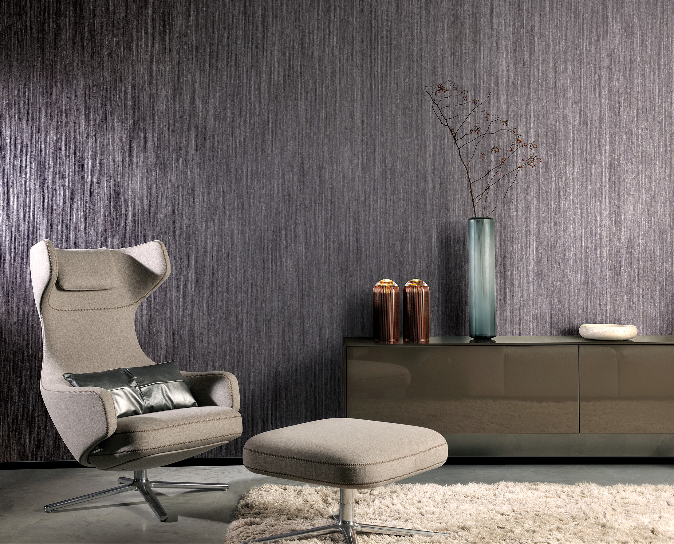 Et alternativ for den som elsker lilla; tapet i en dempet grålilla nyanse. Denne er fra Green Apple.