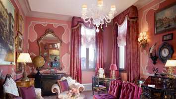 The Ruskin Patron Grand Canal Suite har et feminint uttrykk.