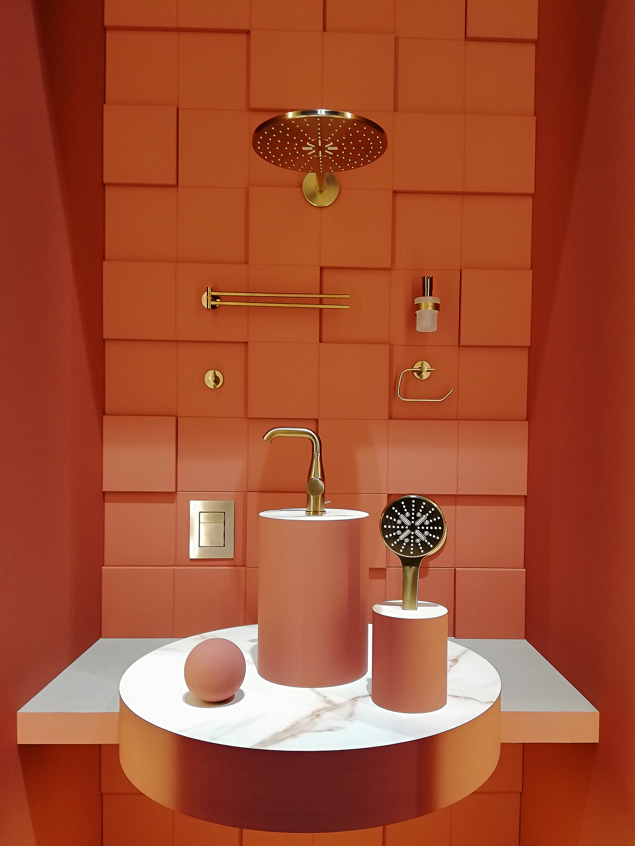 Korall-farge på badet