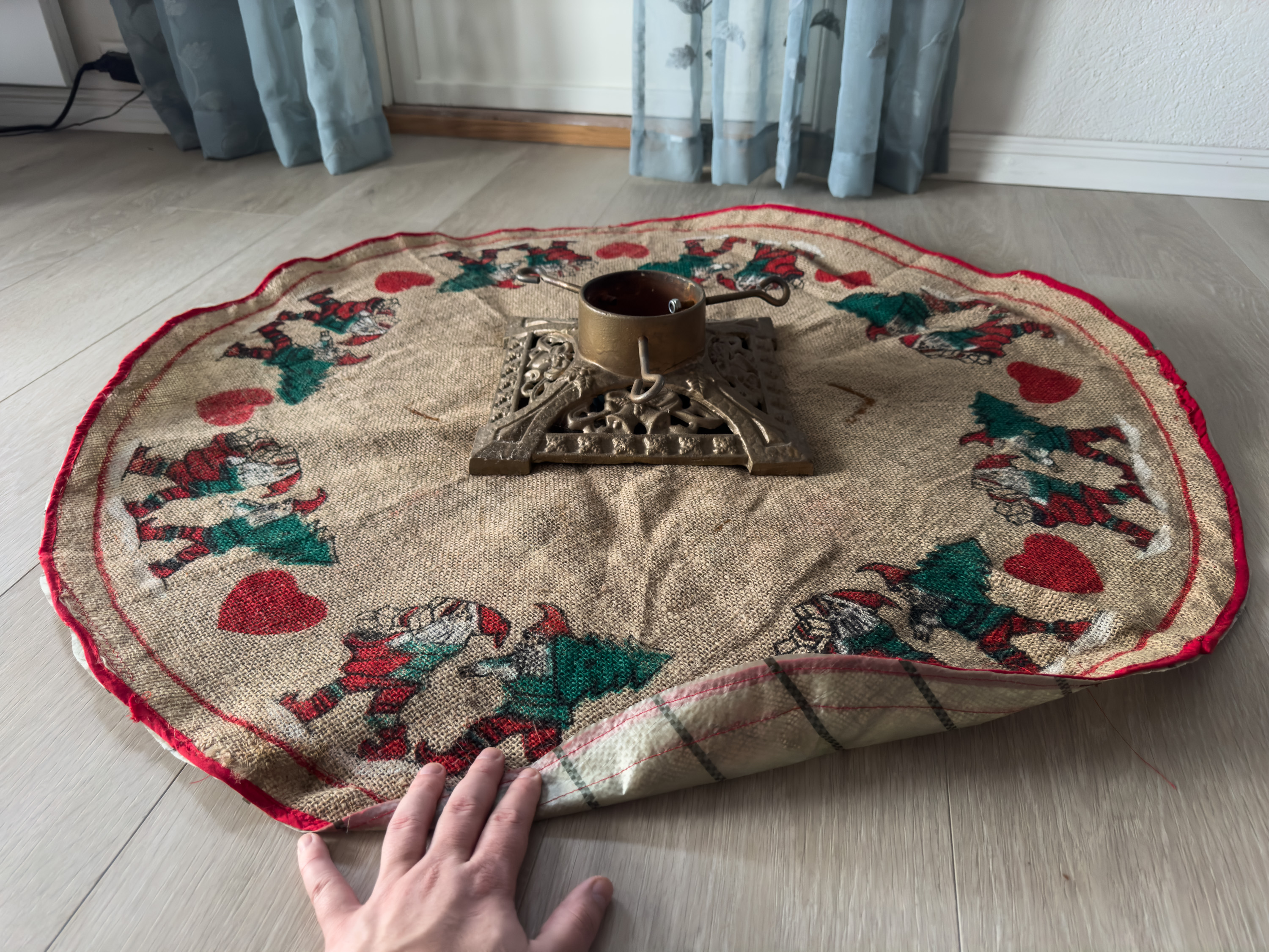 Unngå skadet gulv under juletrefoten