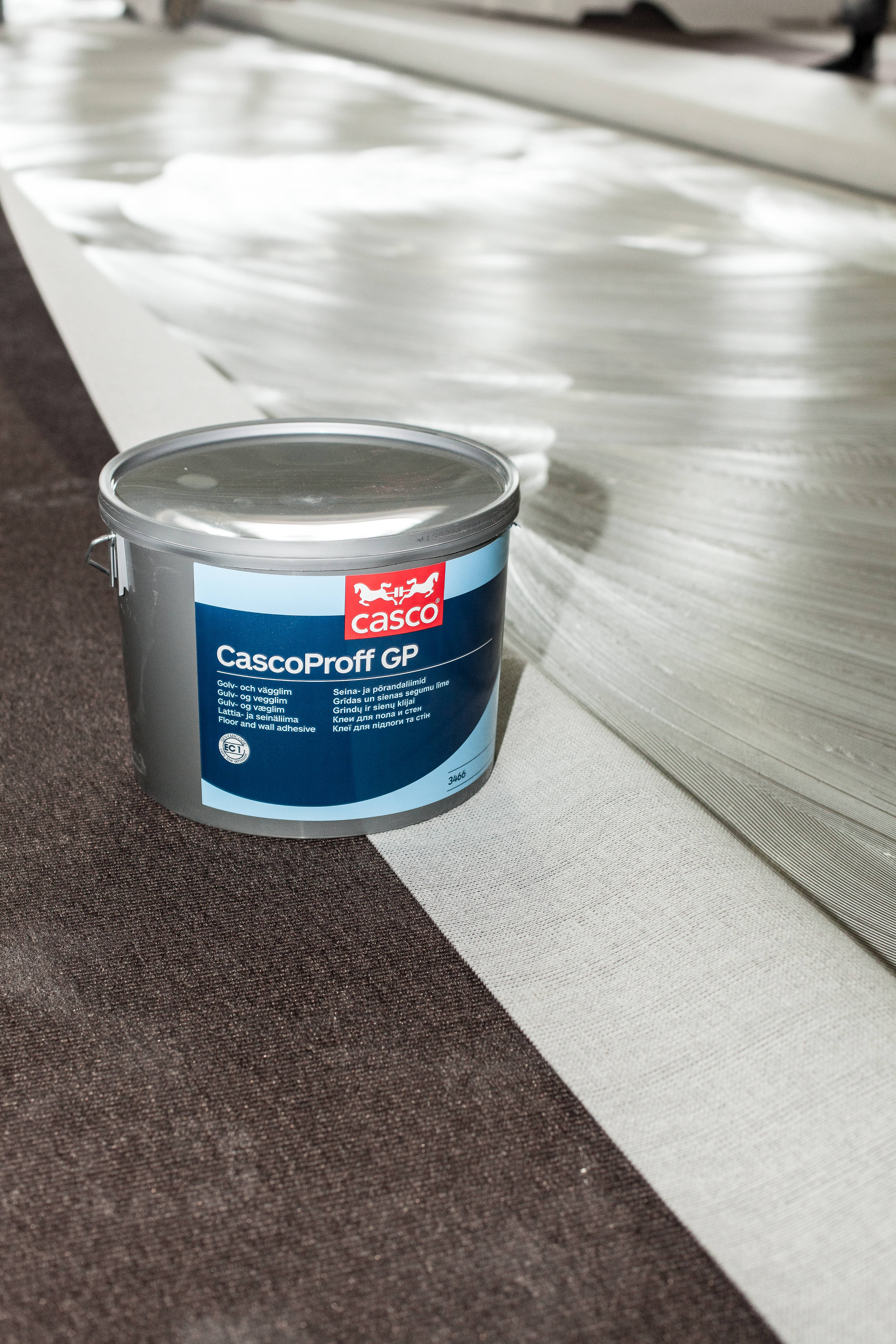 Cascoproff GP limer PVC-belegg med eller uten sidebelegg og noe linoleum.
