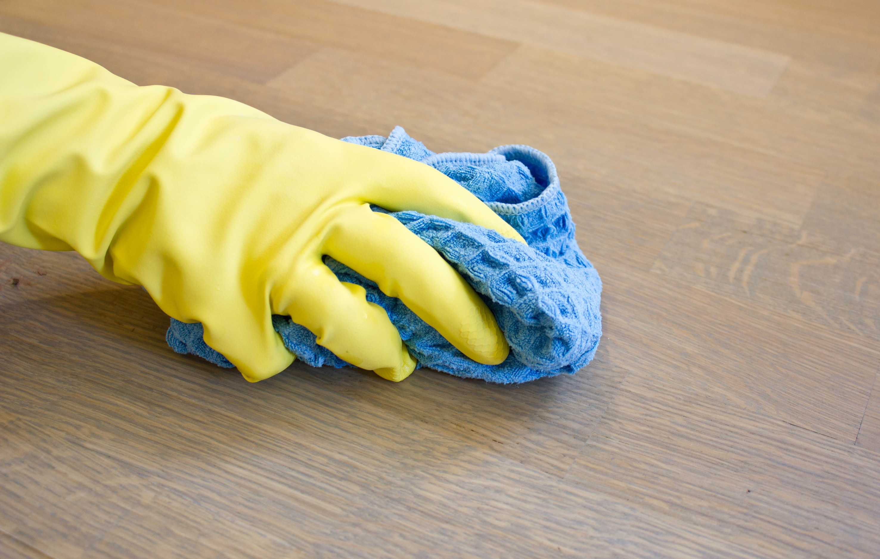 Fjerne flekk fra gulv