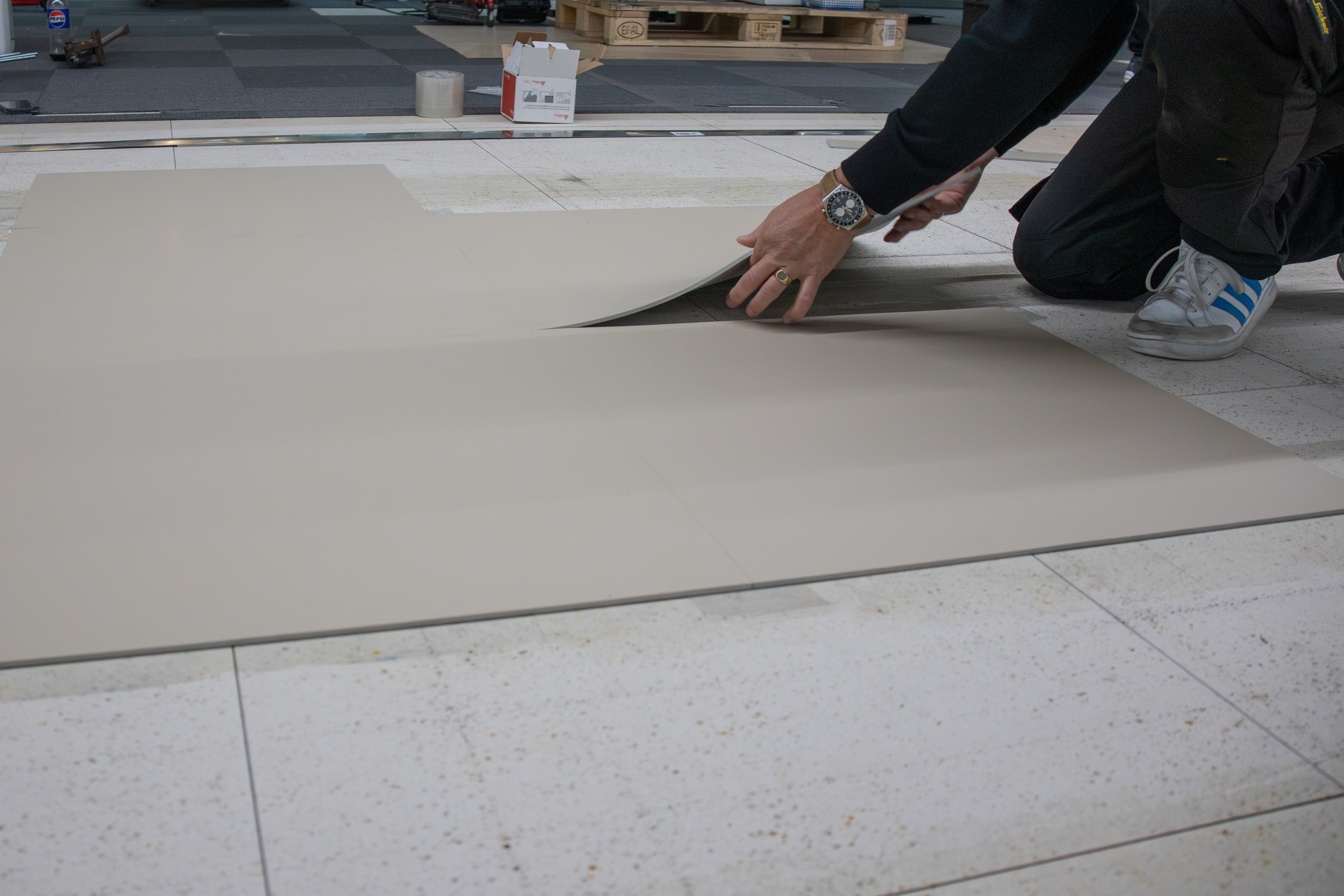 Slik legger du gummigulv