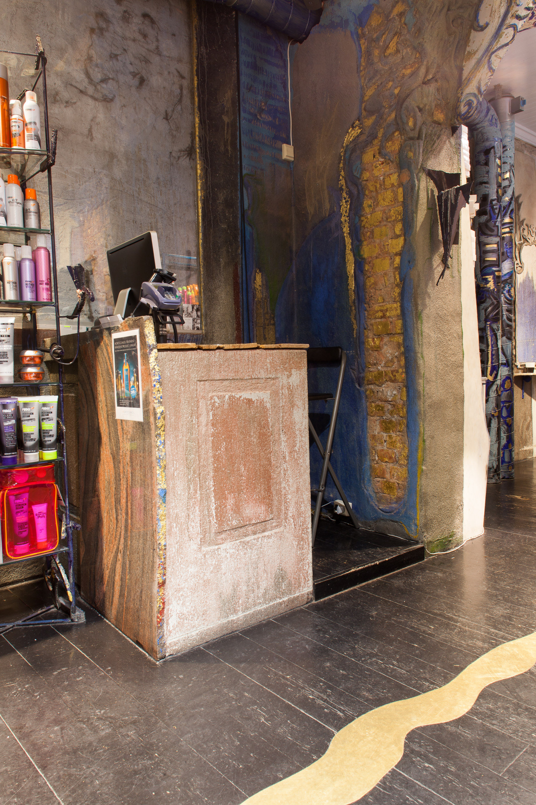 KtoM-salongen er inspirert av Neal’s Yard, en fargerik bakgate i London. Det