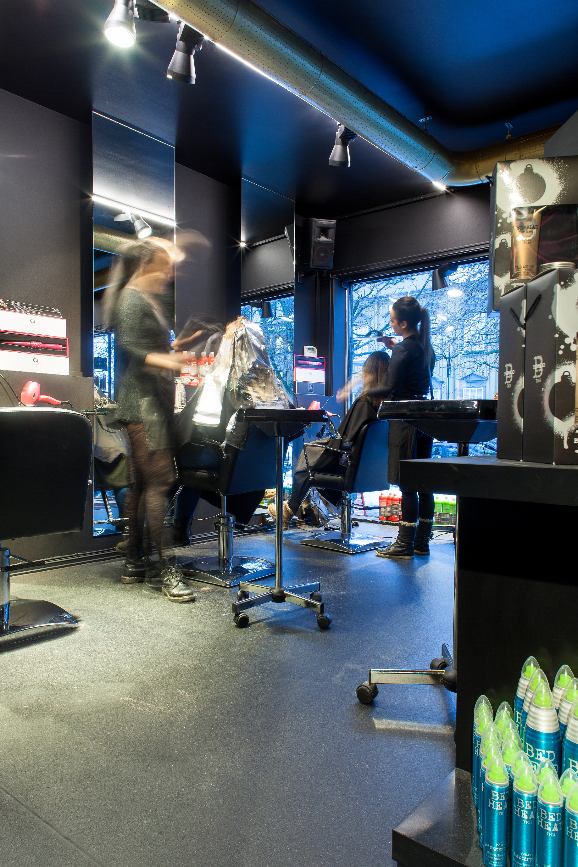 H2 Munkegata blir også kalt H2 BlackBox. Sorte vegger og sort gulv gir salongen et tøft og moderne preg.