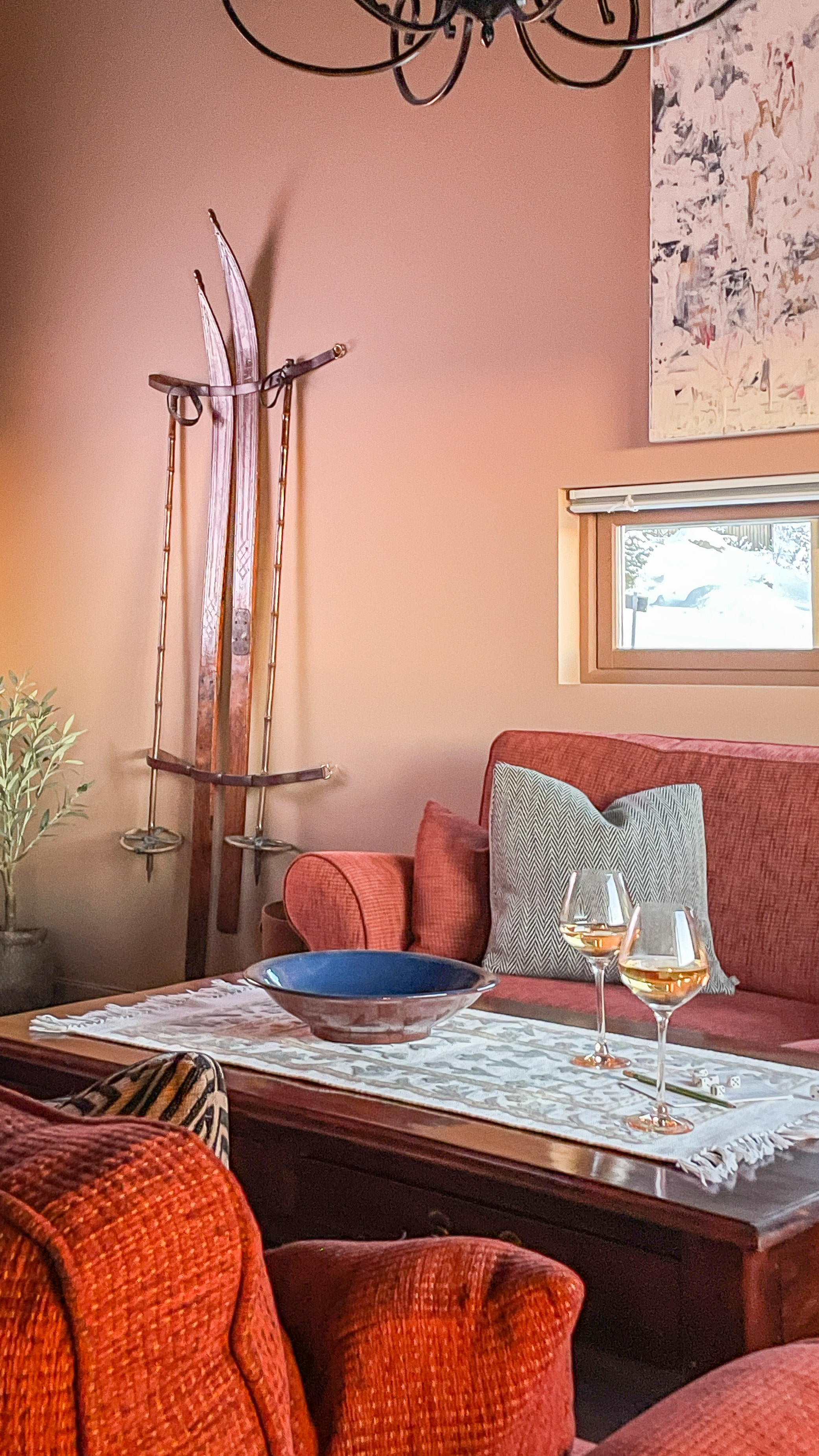 ski bord ferskenfarge vegg