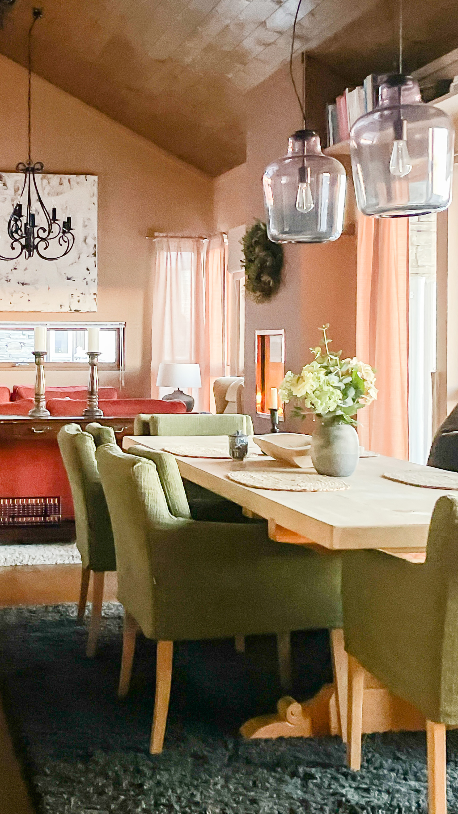 fersken varm stue hytte spisestue