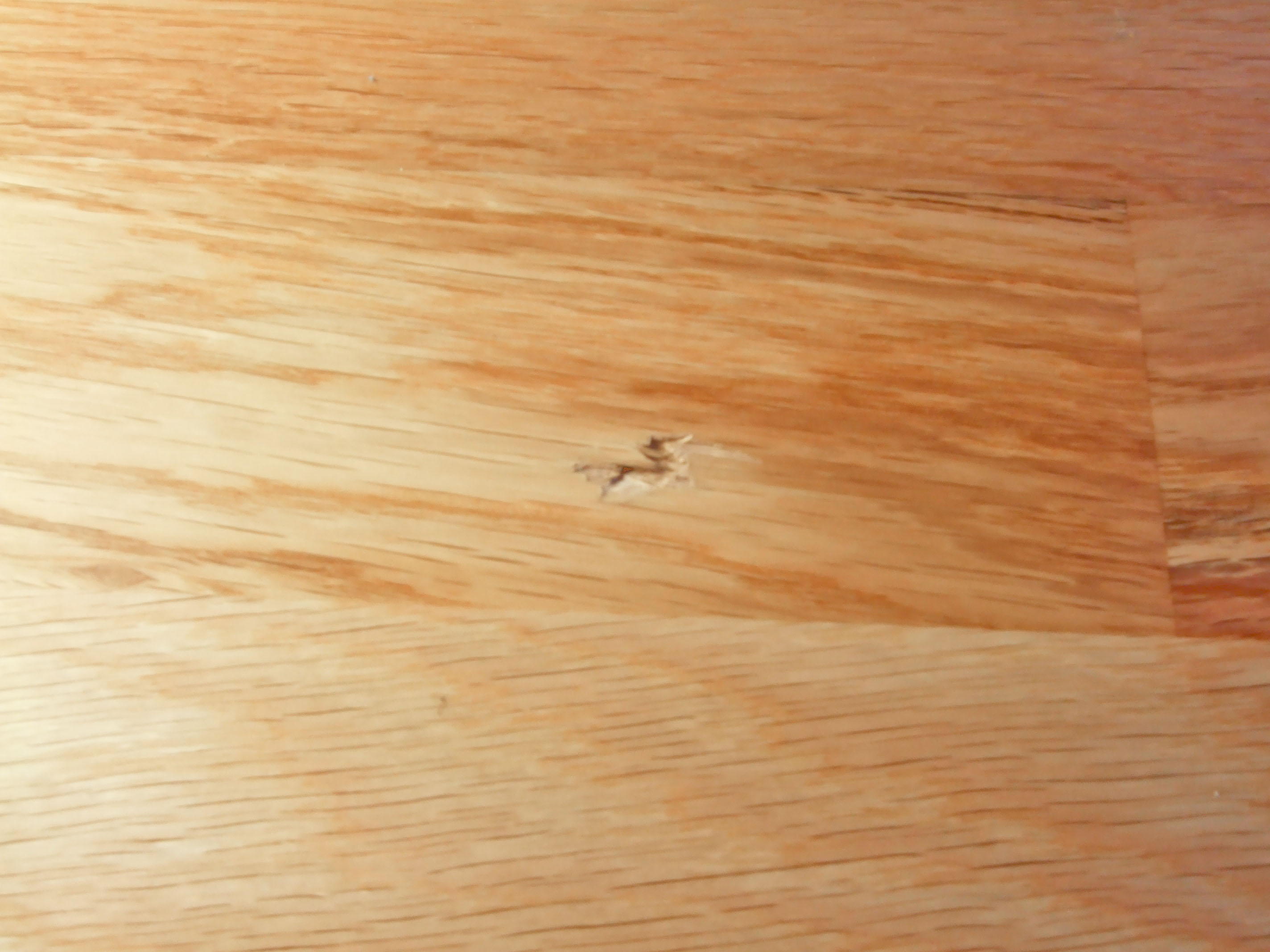 Dypt hakk i parkettgulv