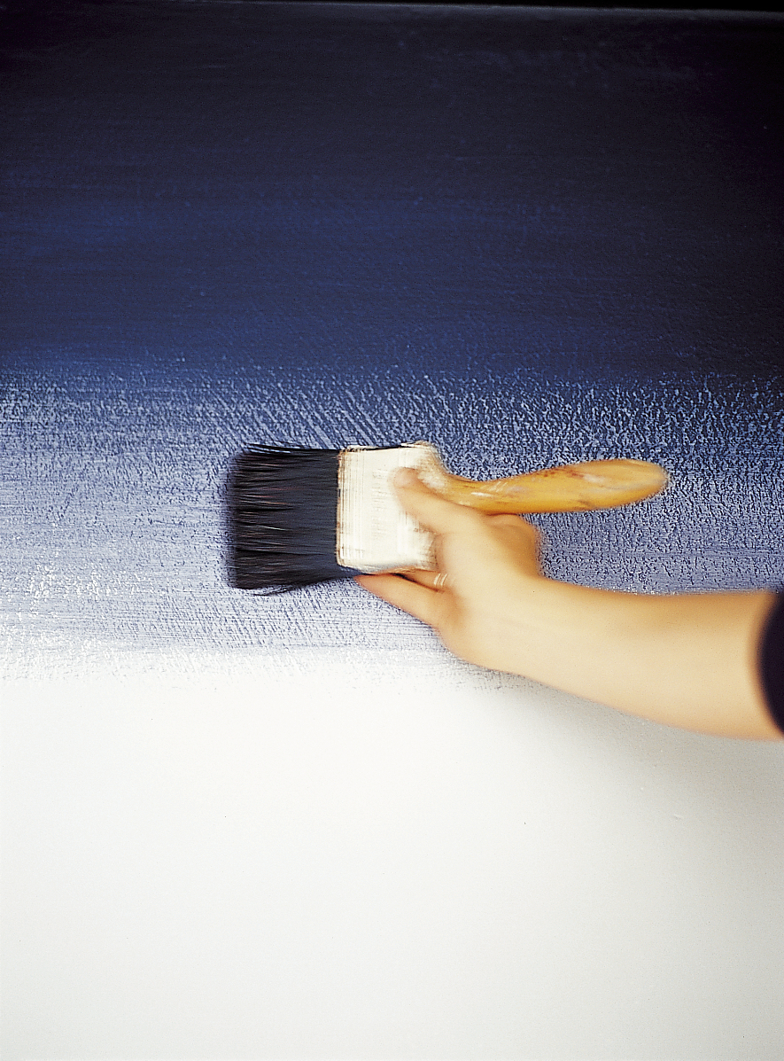 PENSELMALING: Med pensel er det enkelt å lage graderte overganger. (Foto: Nordsjö)
