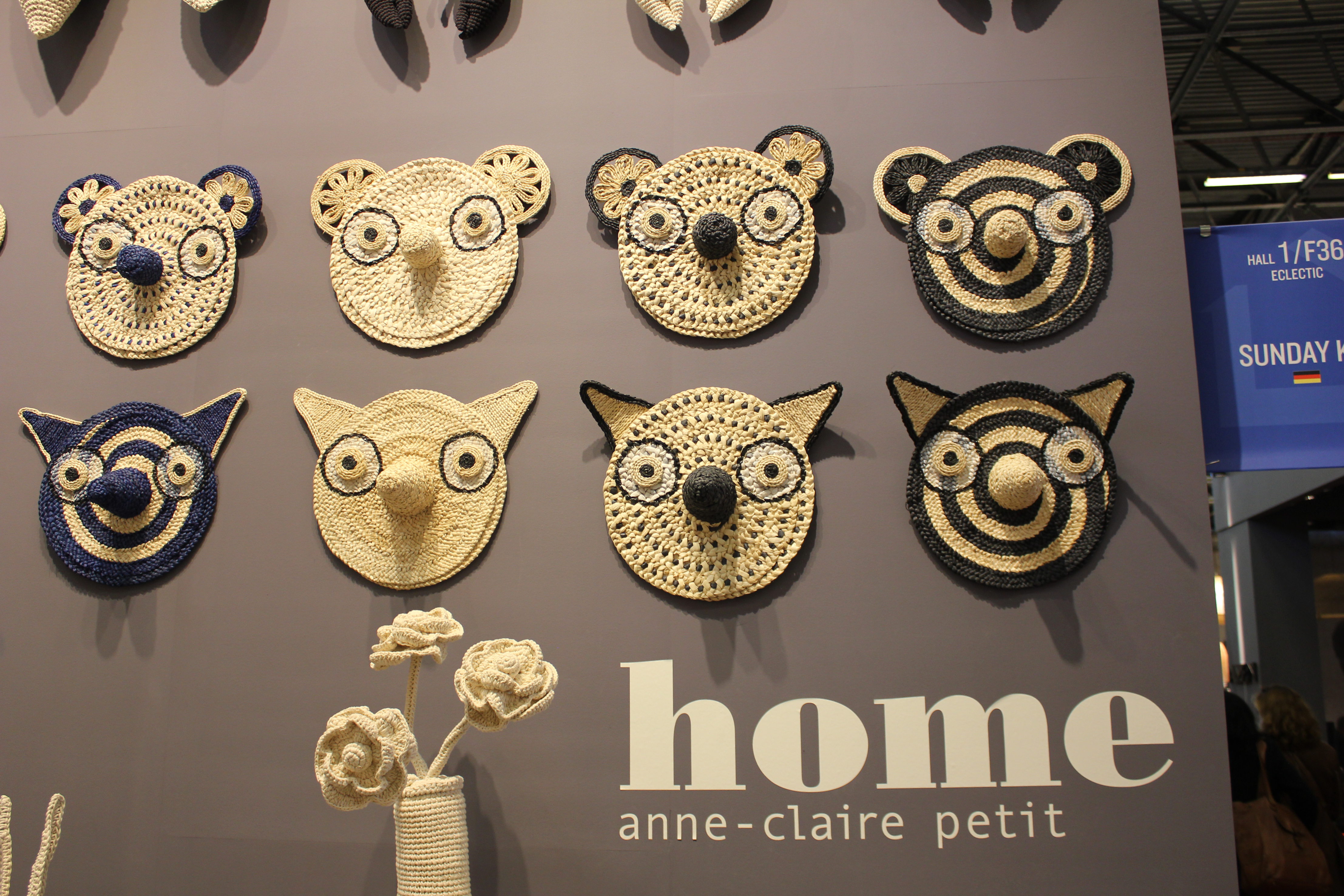 Unge designere og gamle håndverksteknikker resulterer i stadig nye produkter, som finner veien til interiørmessene. Disse maskene fant vi i Paris.