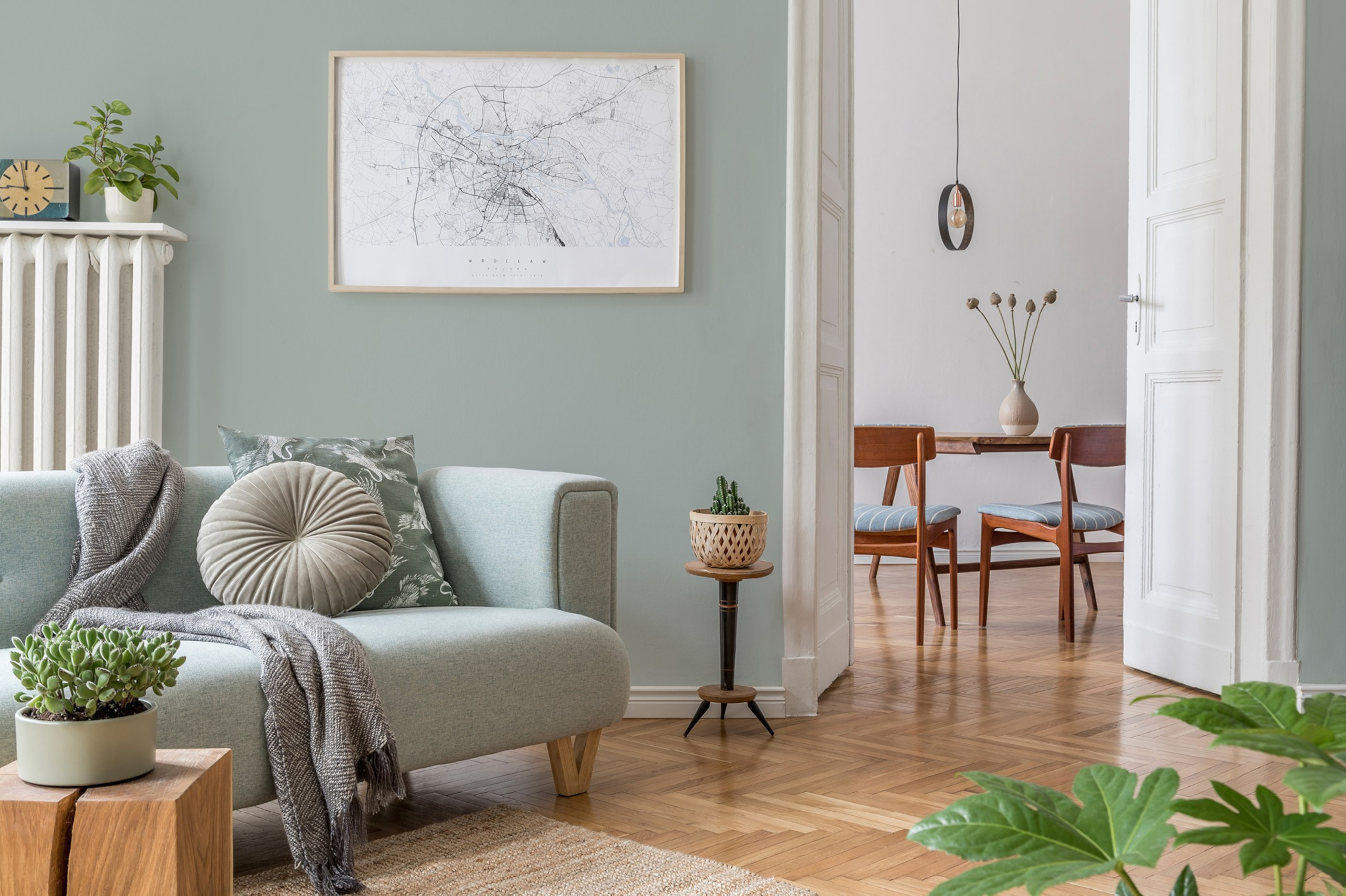 grønn stue sofa planter sofa