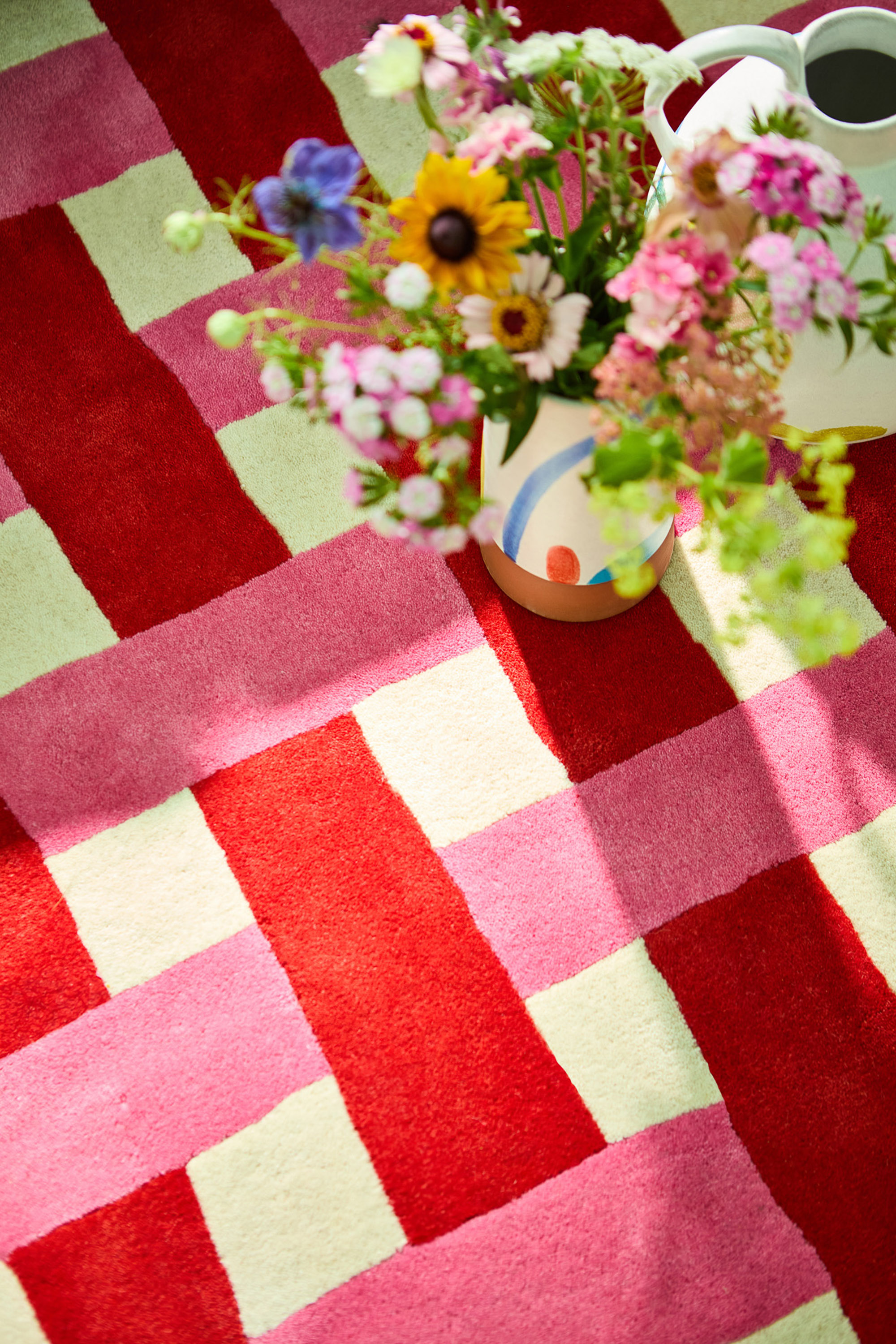 rutete teppe i rosa og rødt