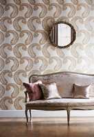 <b>STORT:</b> Her har elegansen kommet opp på veggen. Stormønstret paisley i gull, kommer fra engelske Harlequin og føres av Tapethuset.
