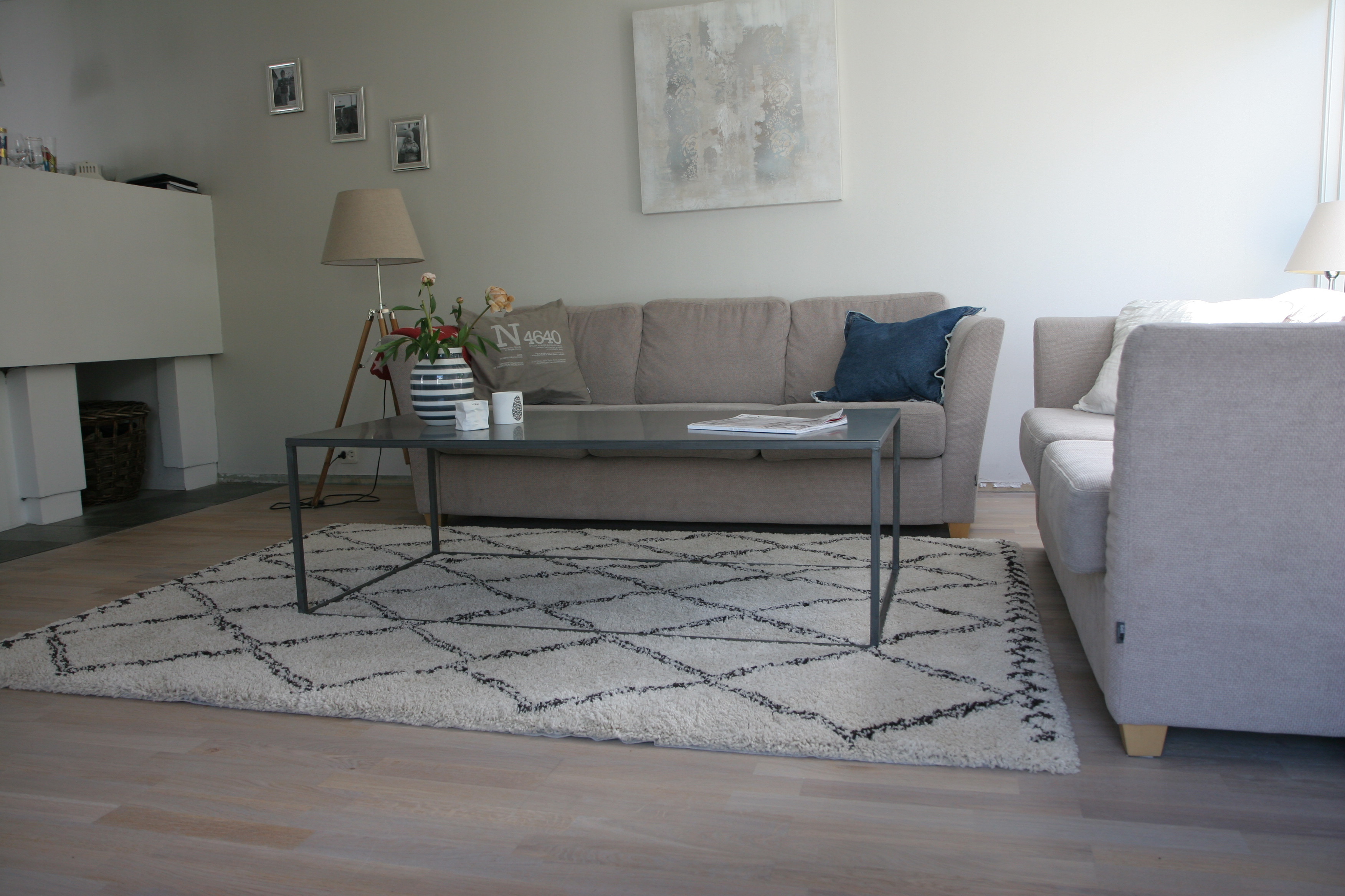 Etter behandling med ett str&oslash;k pigmentert og ett str&oslash;k klar hardvoksolje s&aring; gulvet slik ut.