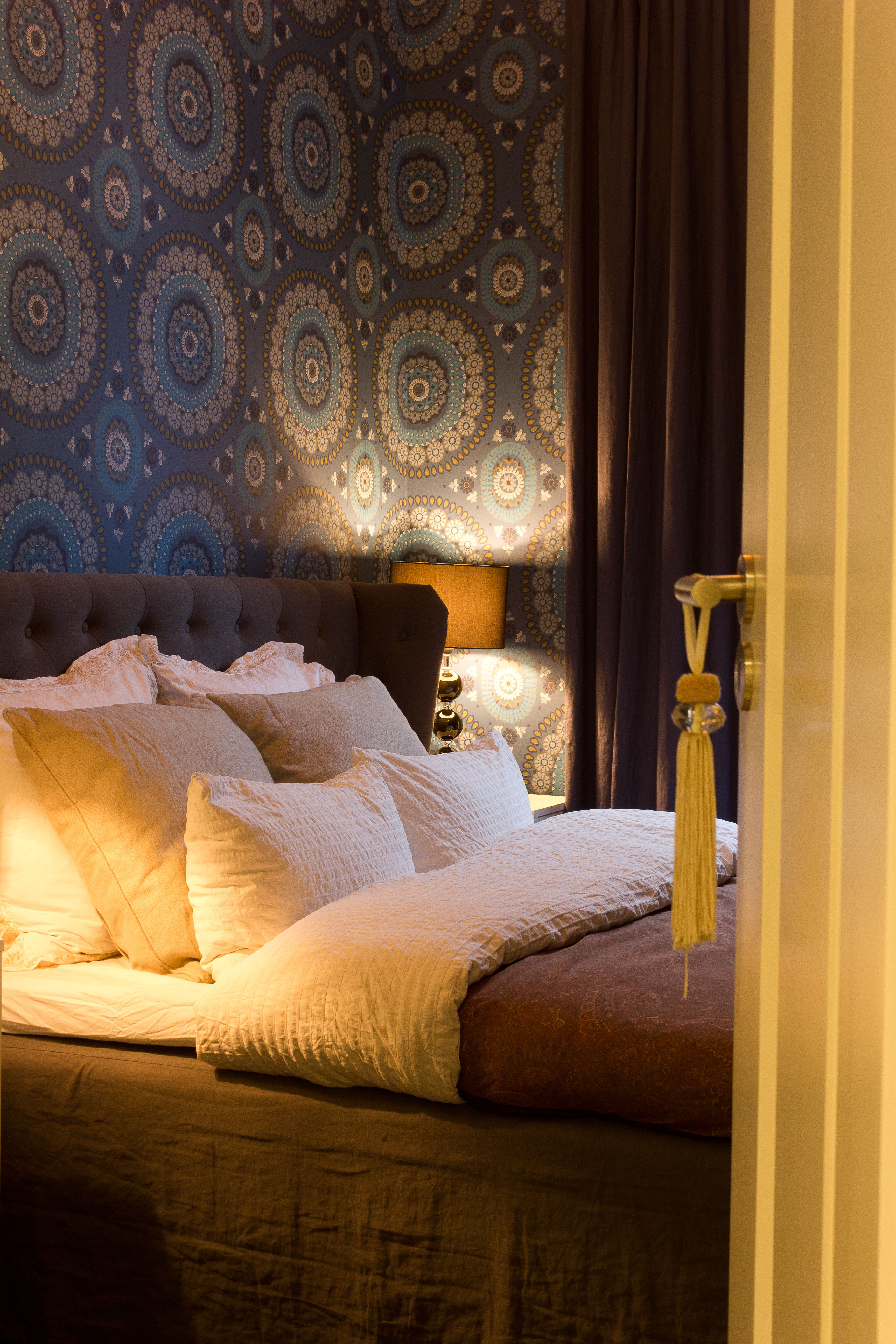 Lys basis med overraskelser bak lukkede dører