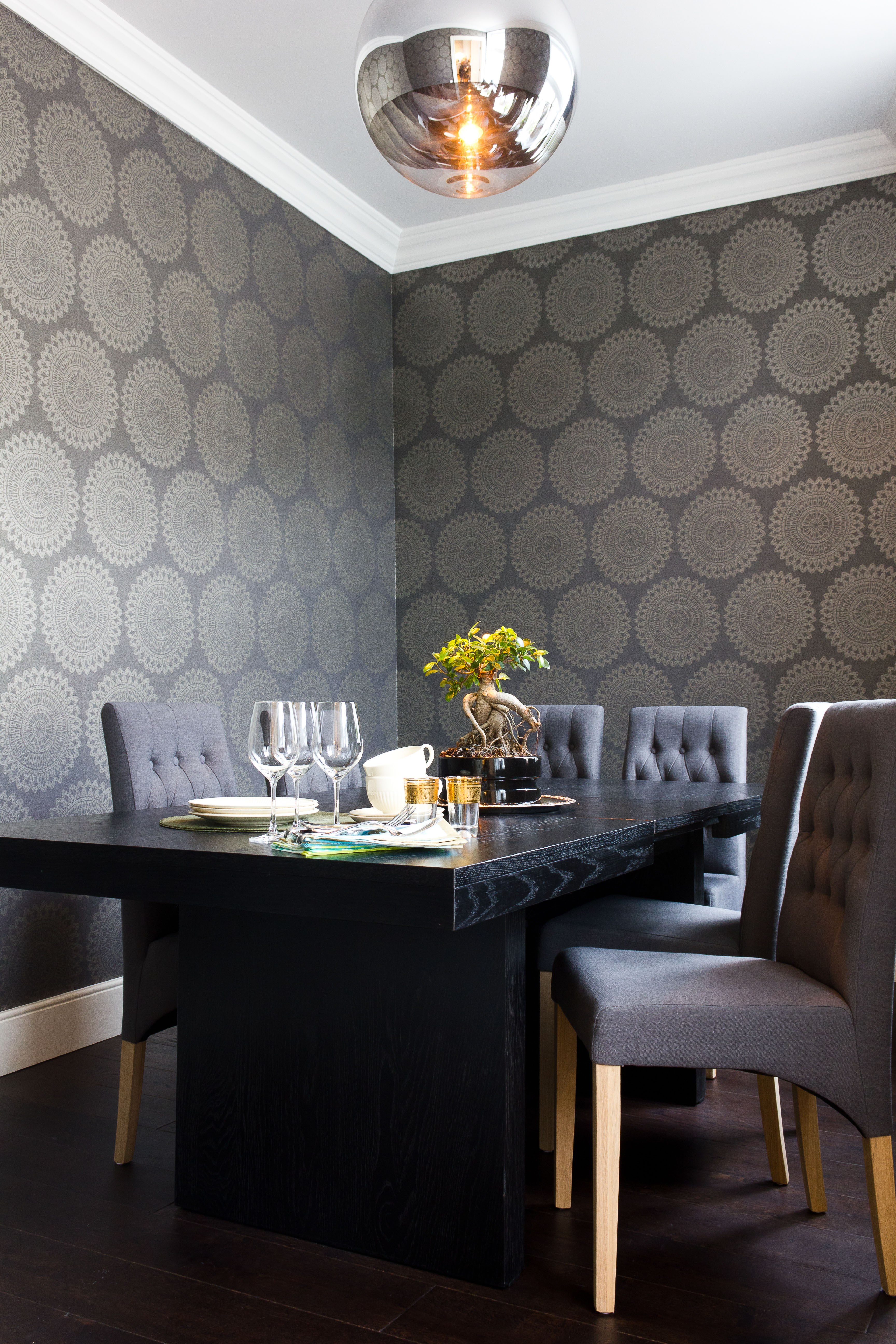 Spisestue innenfor kjøkkenet:Innenfor kjøkkenet ligger spisestuen. Hun brukte litt tid på den beslutningen, men i dag den beste investeringen. 