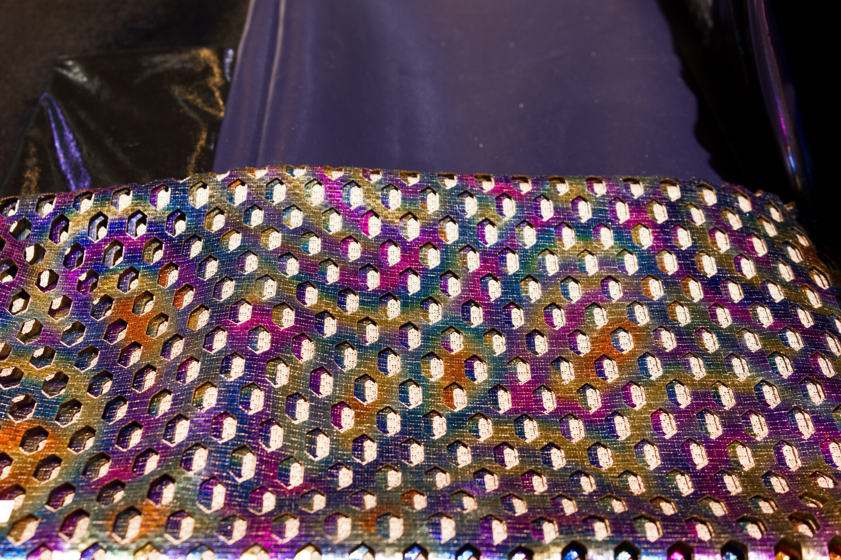 BLÅTT: I aktuell firklang med orange, rødfiolett og gulgrønt. (Foto: Chera Westman/ifi.no)