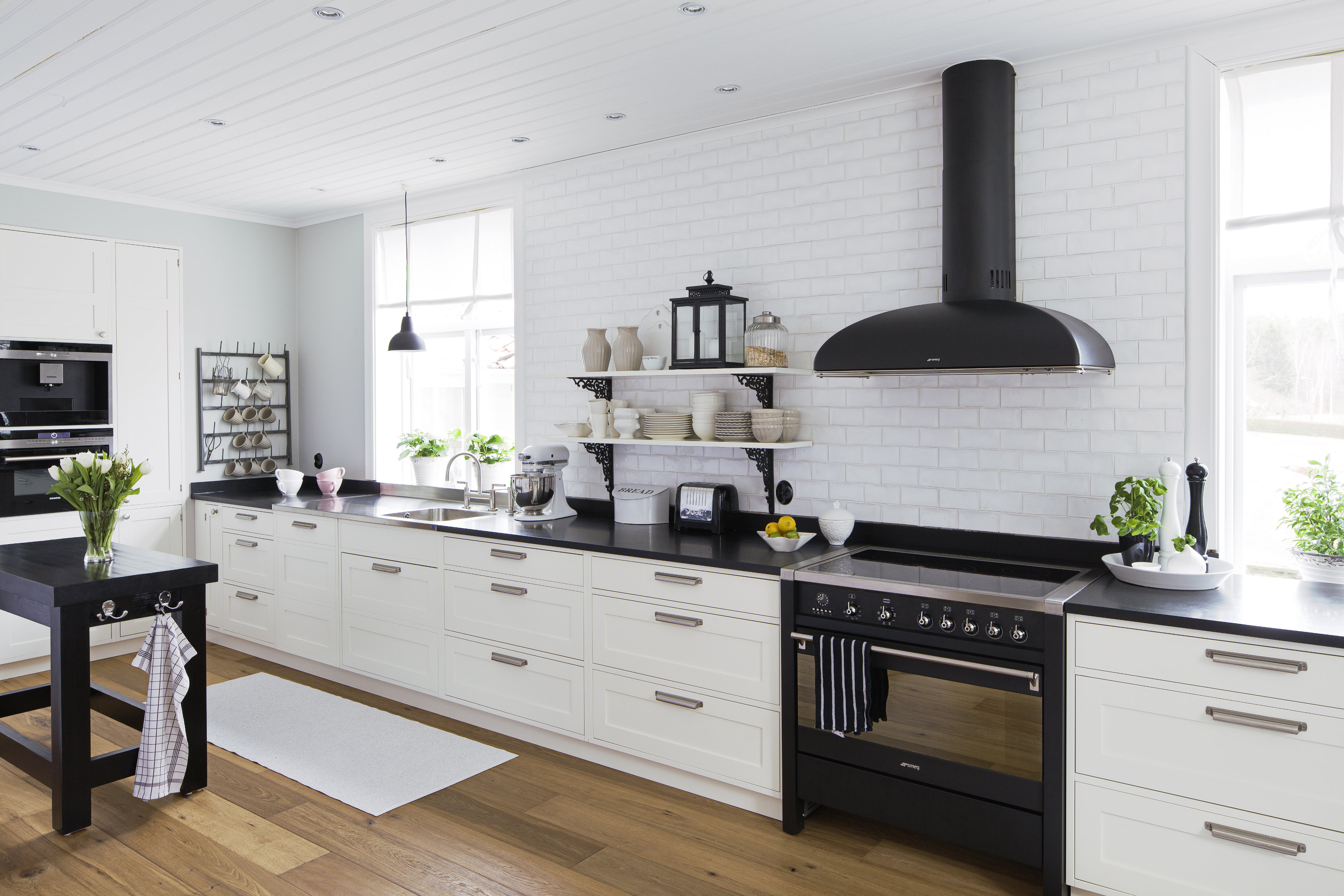 Til flisene i serien Old Tradition kommer i flere farger og med dekorfliser. Fra Golvabia.