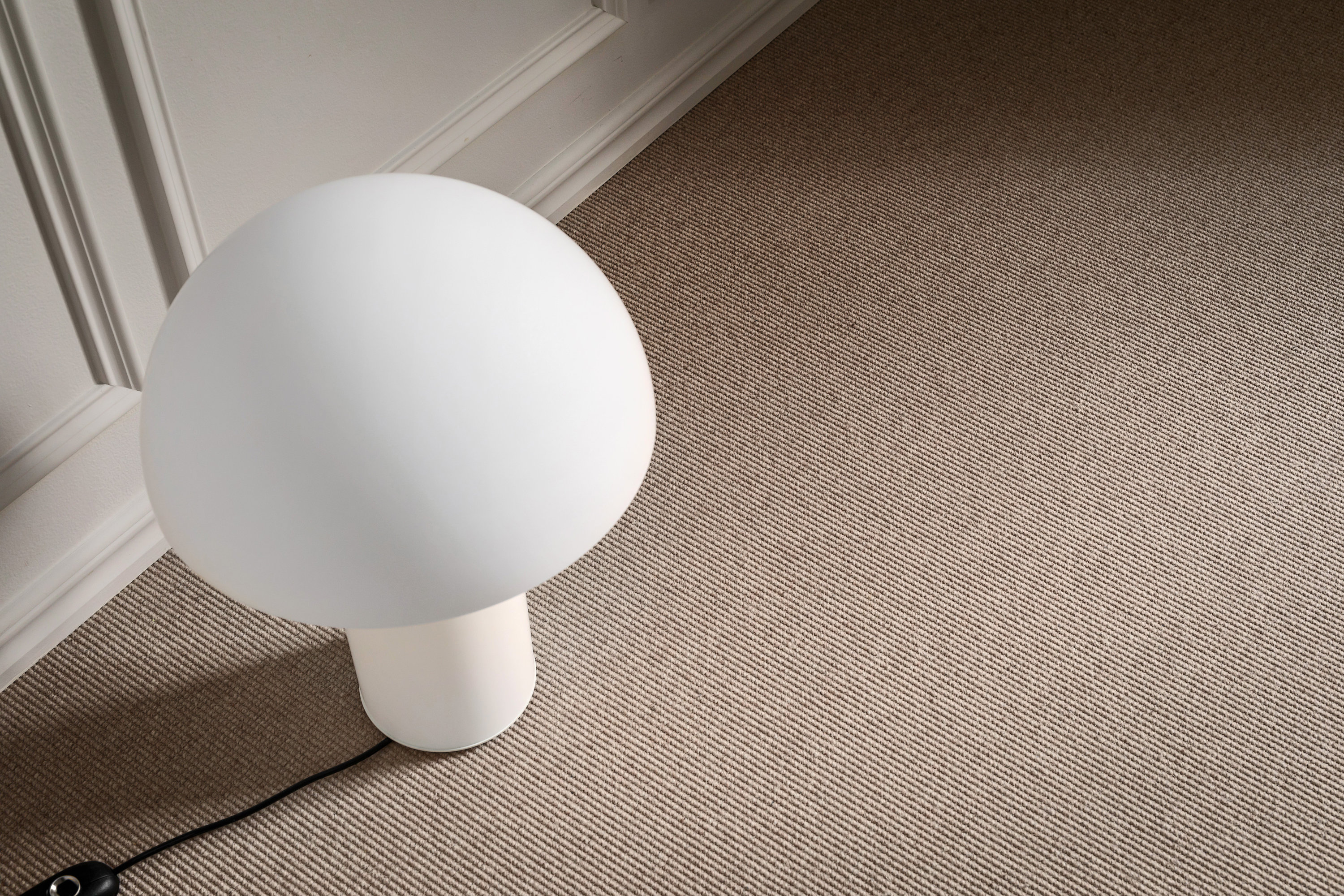 brunt heldekkende teppe