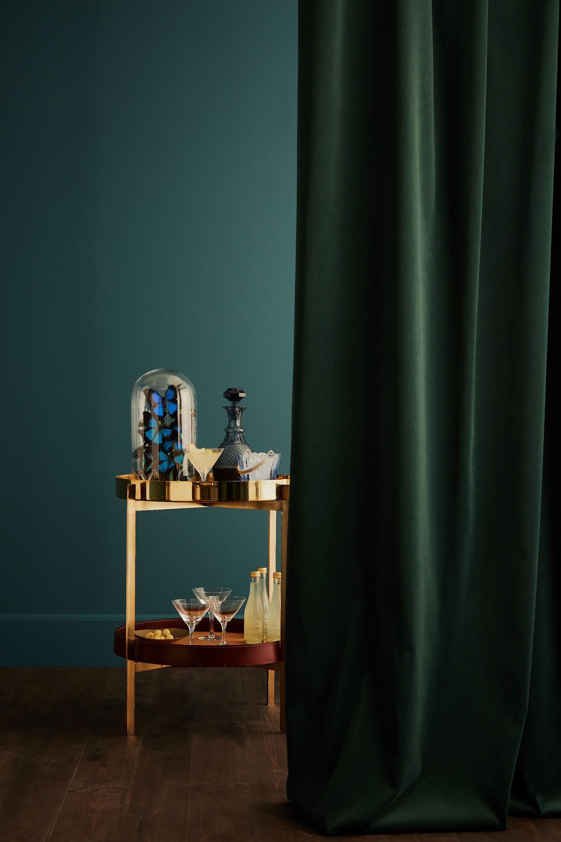 HELHET: Tør å gå «all in» med de mørke fargene. Mørkt på mørkt kan gi lune og helhetlige rom.