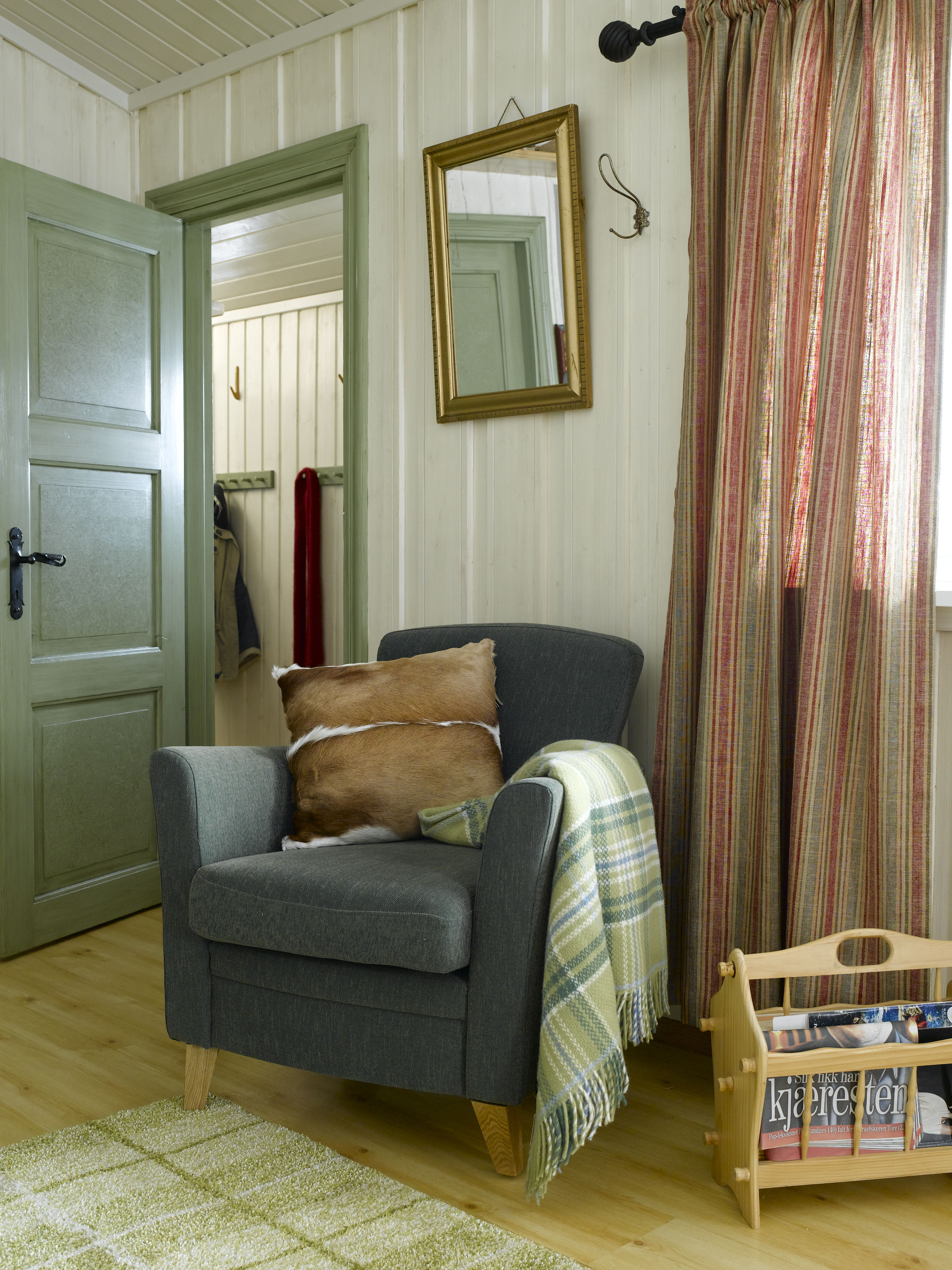 En hyggelig leseplass omkranset av farger. 