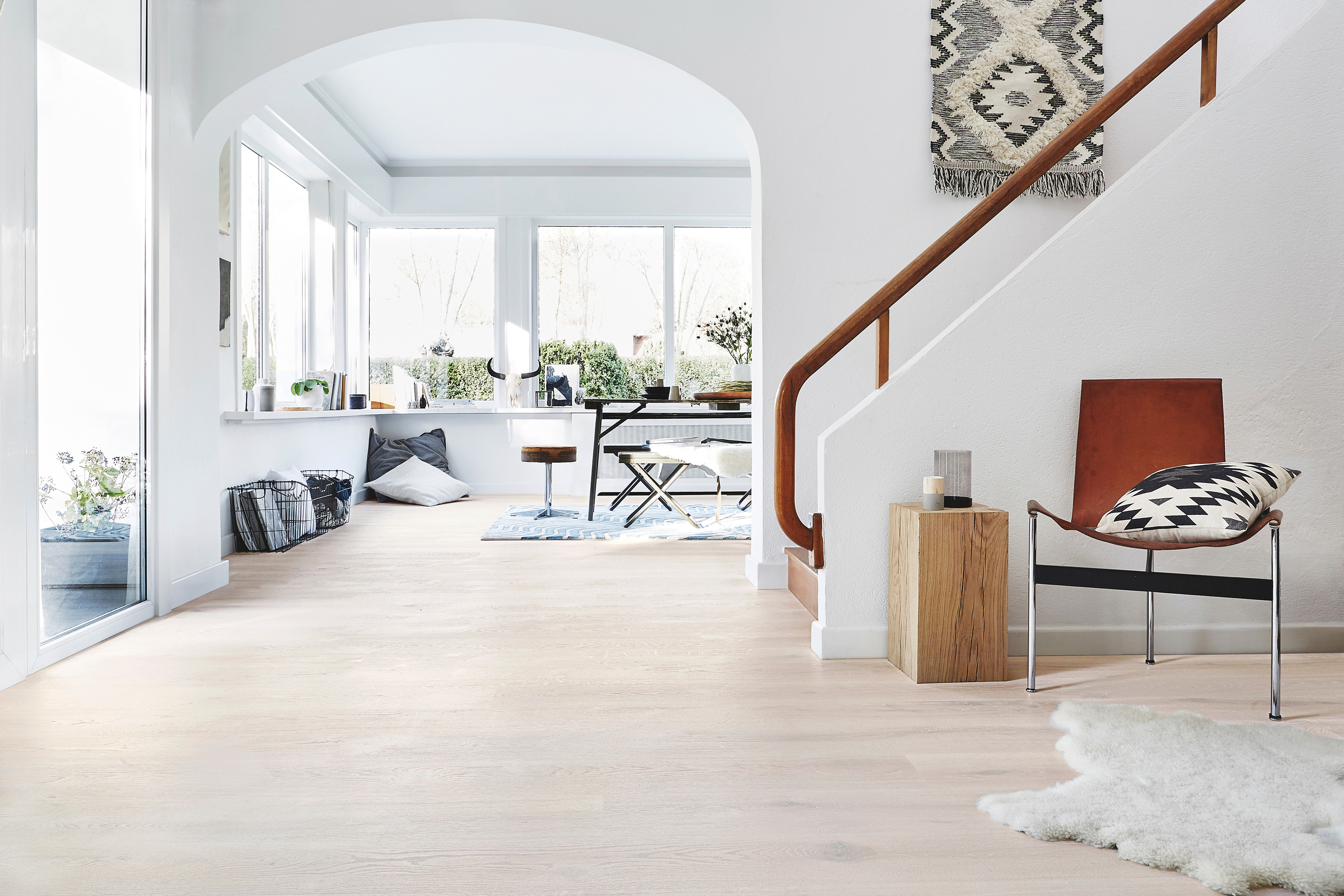 LUNT GULV: Et lyst tregulv varmer og gir liv til et luftig og &aring;pent interi&oslash;r. (Foto: Tarkett)