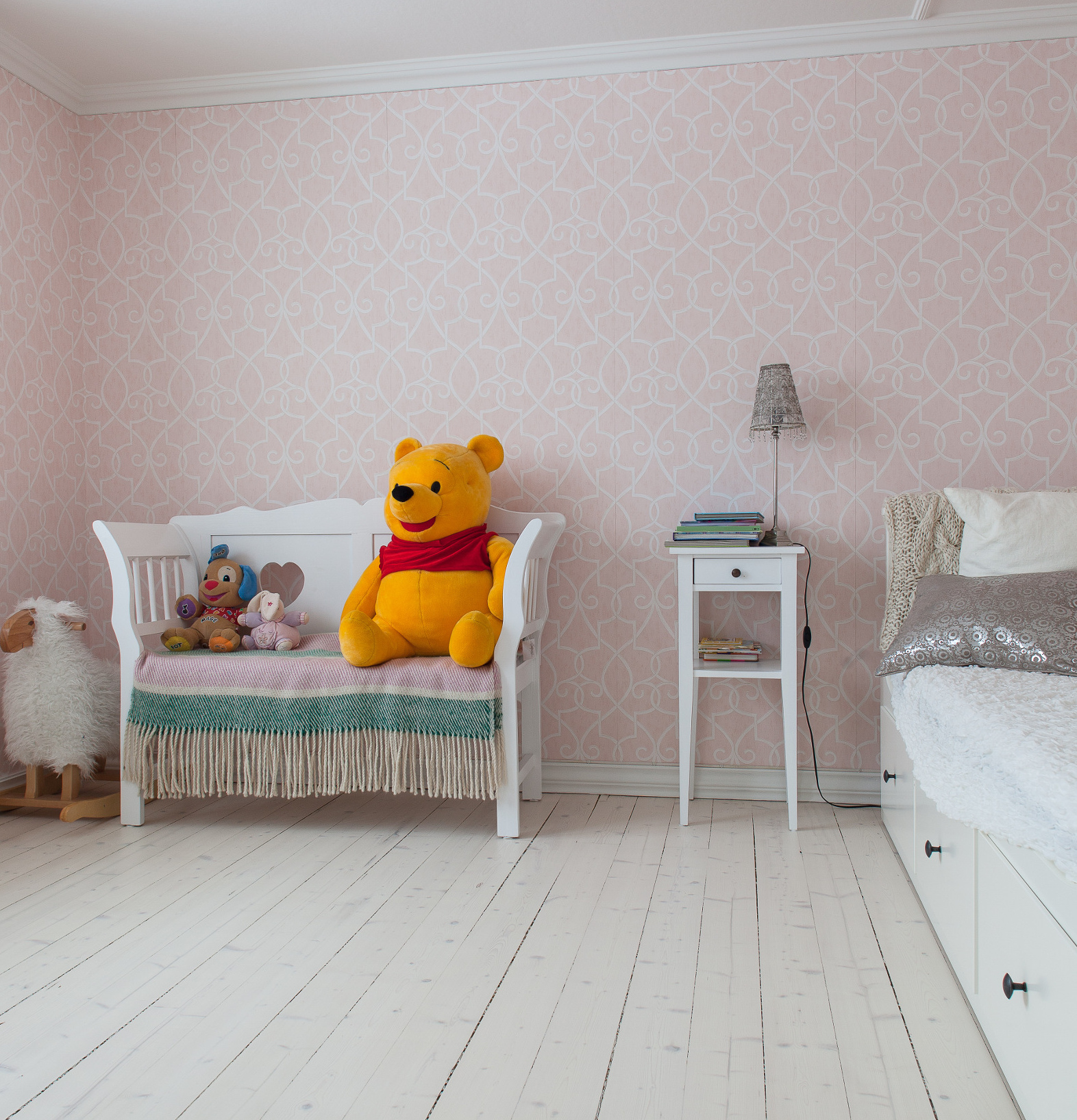 Et nydelig rom, med tapet som varer i flere år og alderstrinn. 