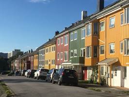 <b>PLAN:</b> Konsul Johnsens gate i Kristiansund er fargesatt av Arne Korsmo. Nå skal fargeplanen reddes fra gråning.