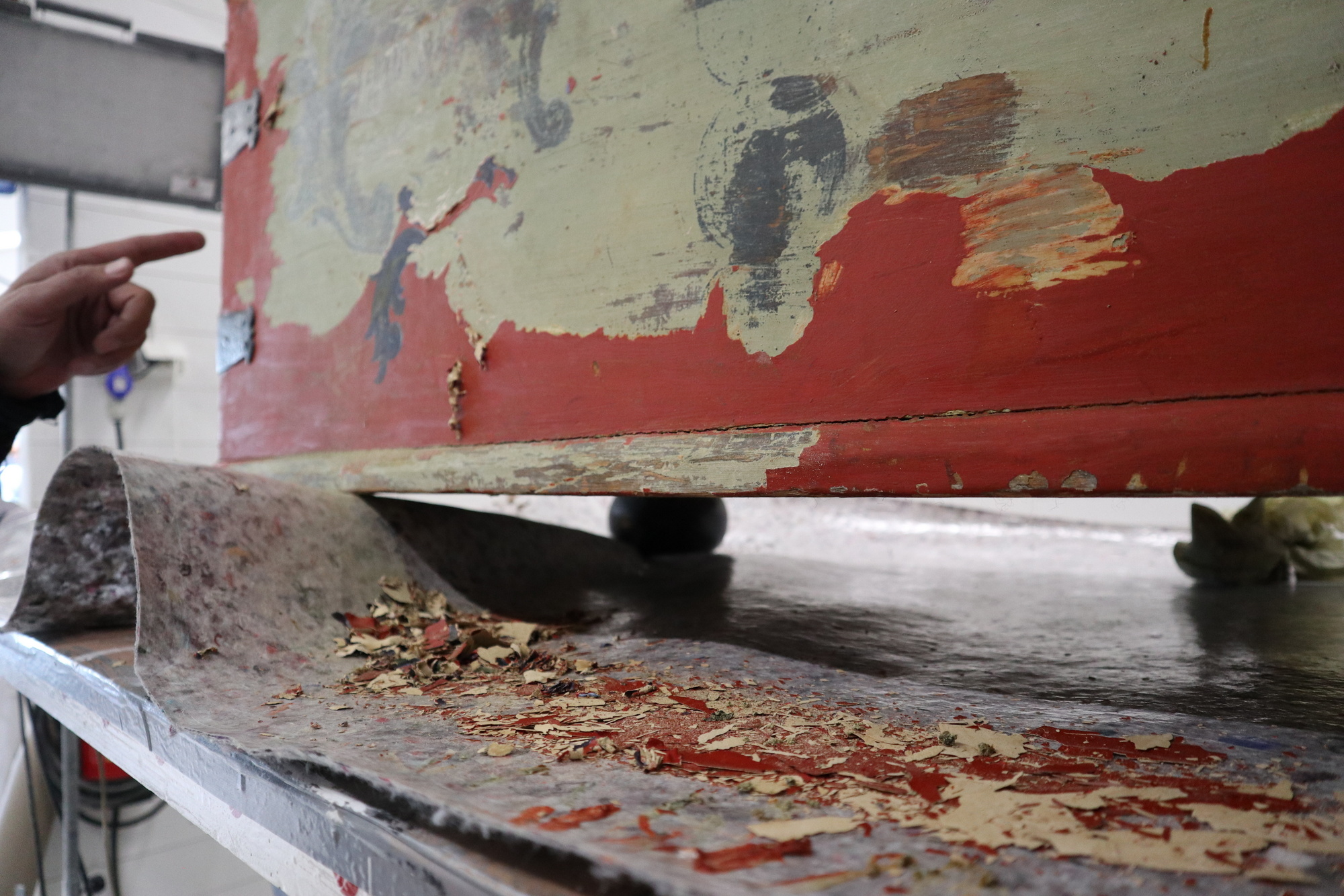 gammel kiste restaureres