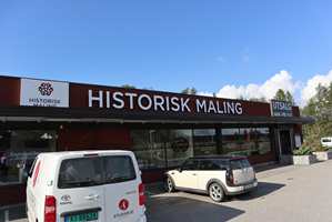 Historisk Maling AS ligger sentralt i Ørje, like ved veien mot Sverige.