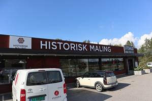 I ØRJE: Butikken til til Historisk Maling ligger rett ved E18 i Ørje, ikke langt fra svenskegrensa.