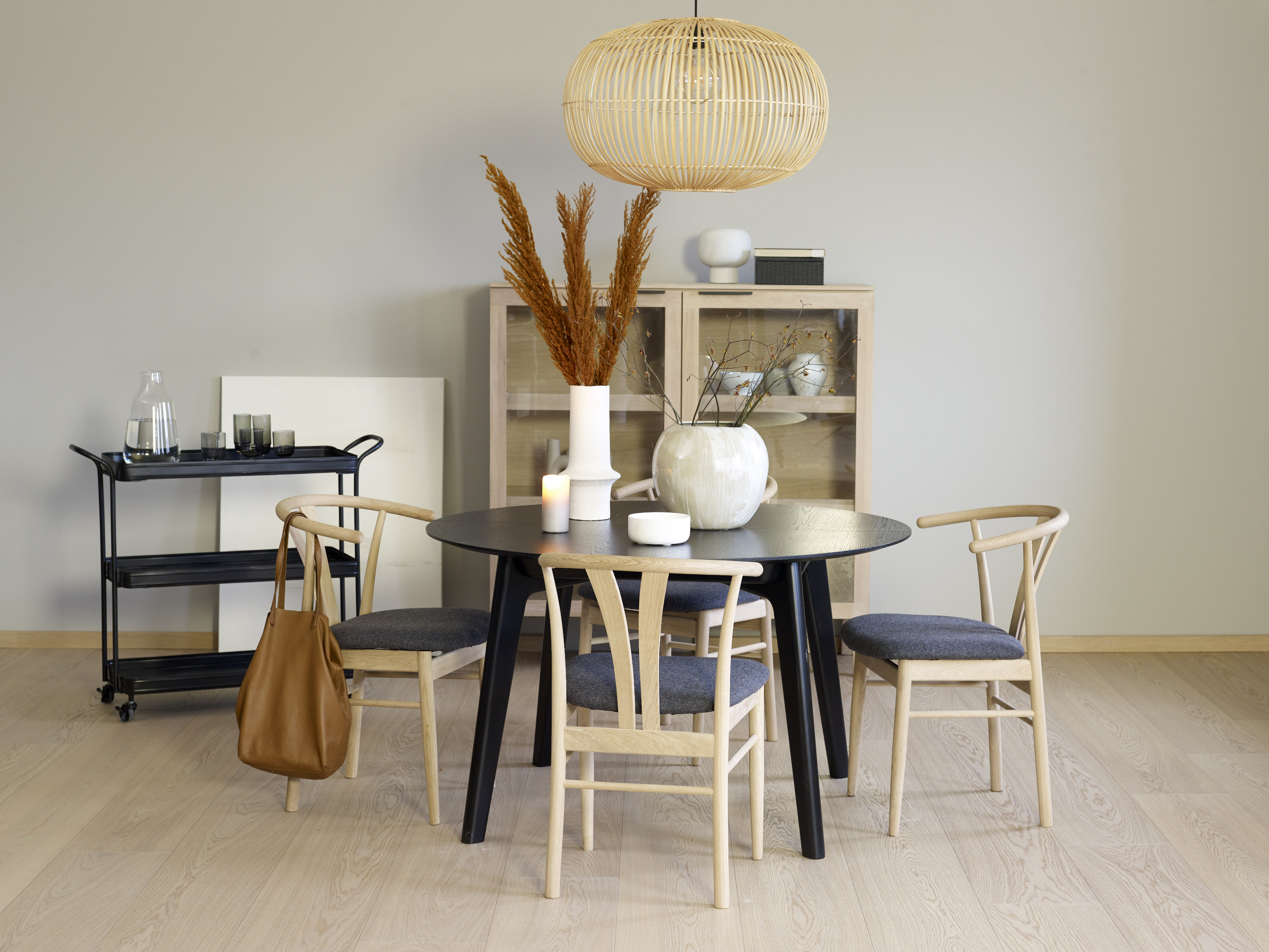 Finn høstens hvilepuls med rolig interiør i myke farger