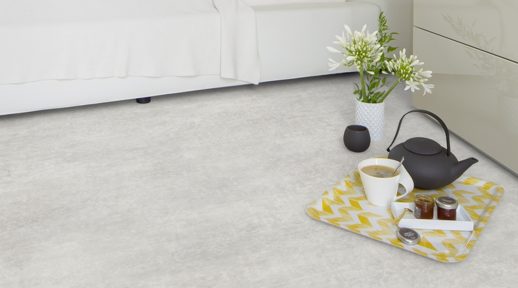  TEPPELOOK: Damasco er et design som minner om et slitt orientalsk teppe.  Designet kommer i to farger – grått og lyst beige. 