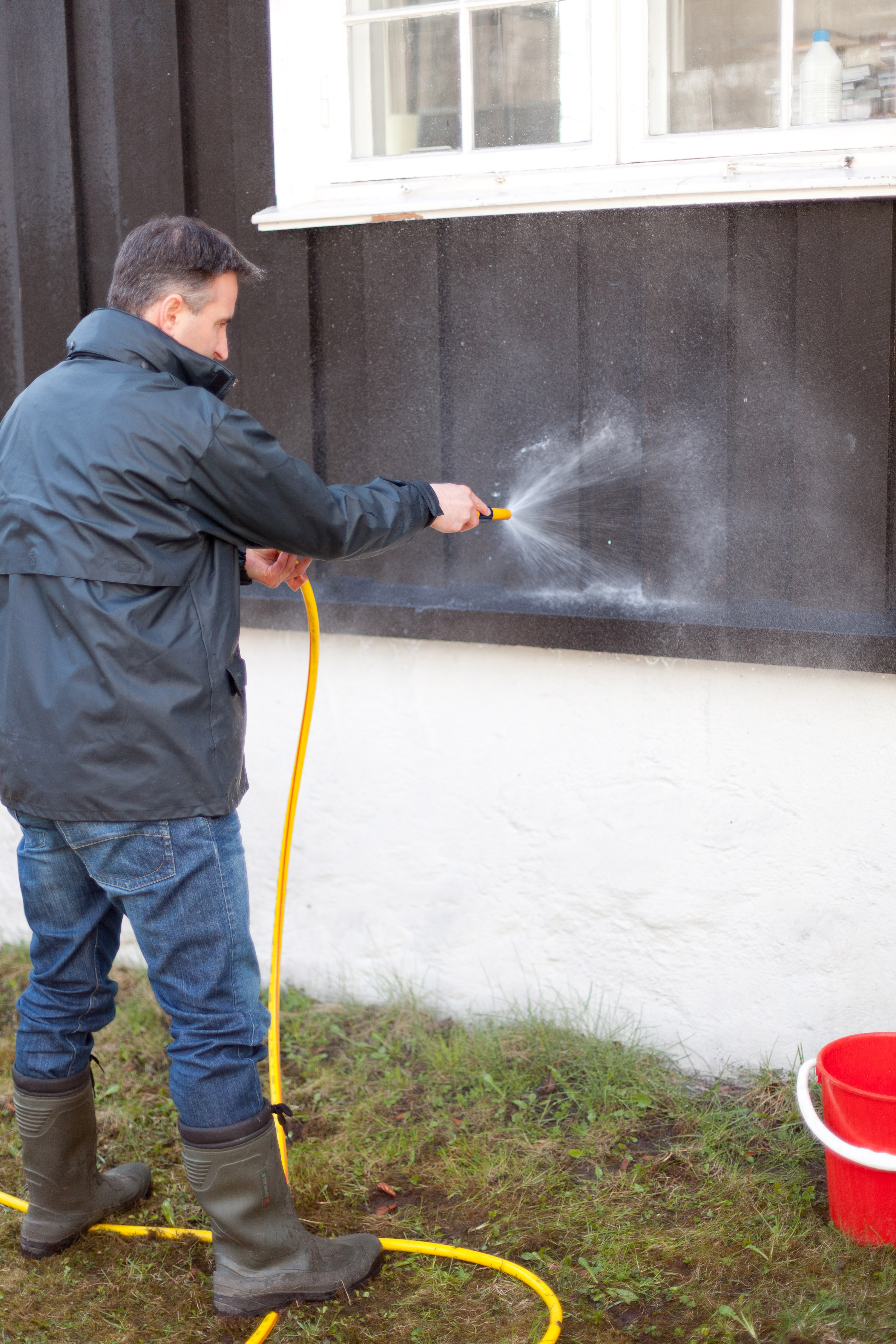 Vanlig hageslange er det beste skyllealternativet!