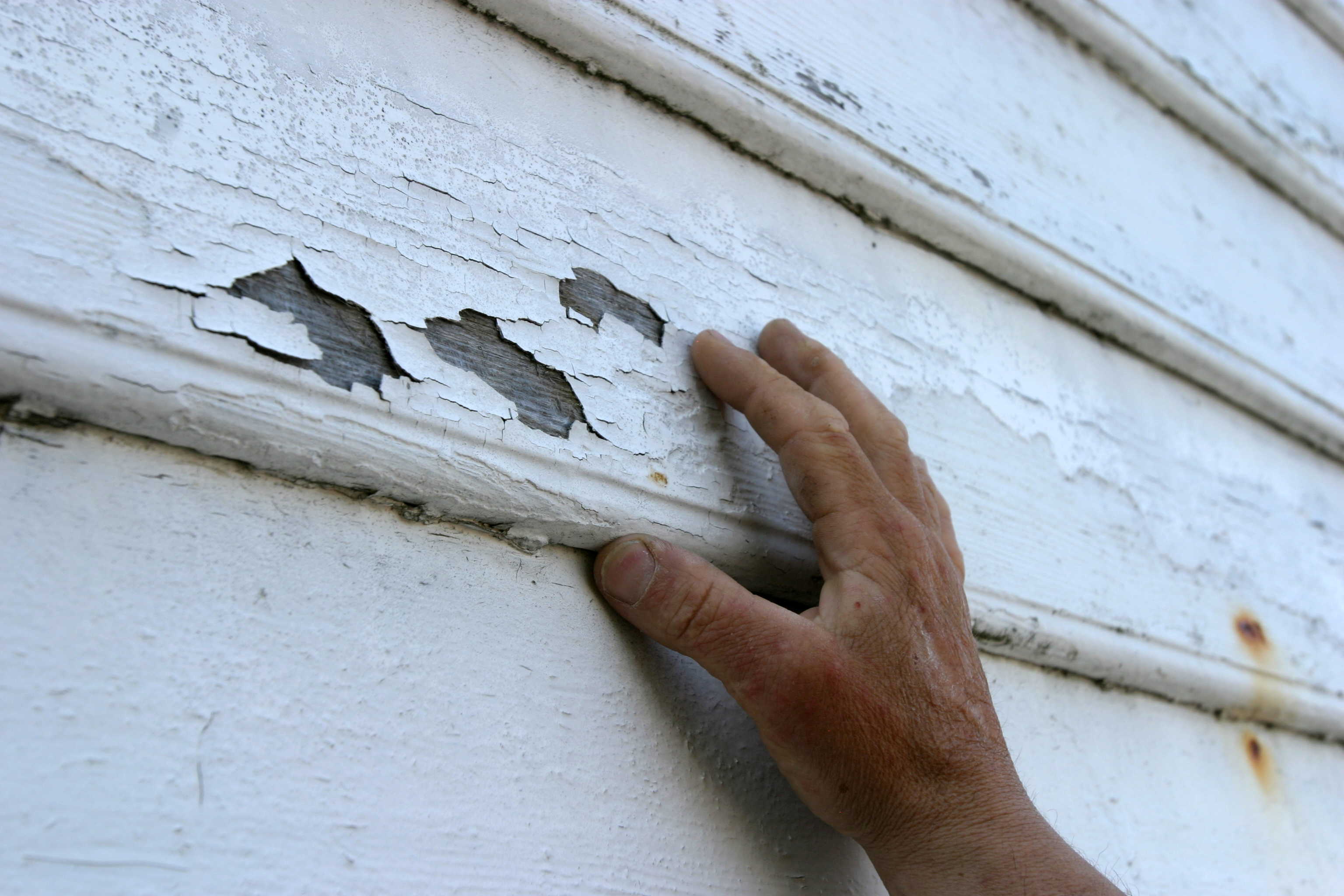 G&aring;r slitasjen for langt, holder det ikke med &aring; flekke p&aring; skadene og vedlikeholdsarbeidet blir mer omfattende. Foto: Harald Sola Berentsen/ifi.no