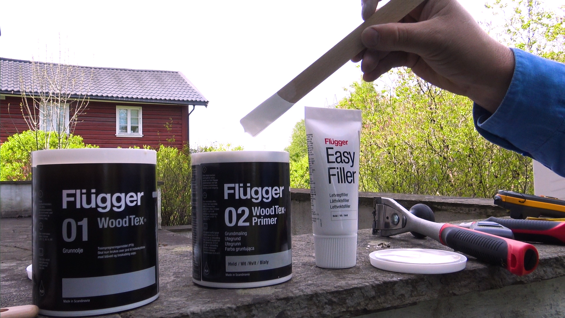 For lengre holdbarhet påfører du Flügger 02 Wood Tex Primer etter du har grunnet med 01 Wood Tex Grunnolje.