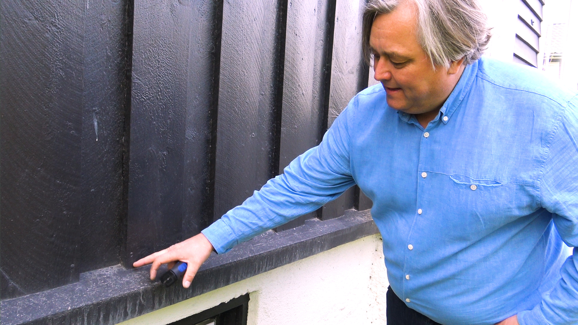 Du starter alltid hussjekken på bunnen av kledningen.