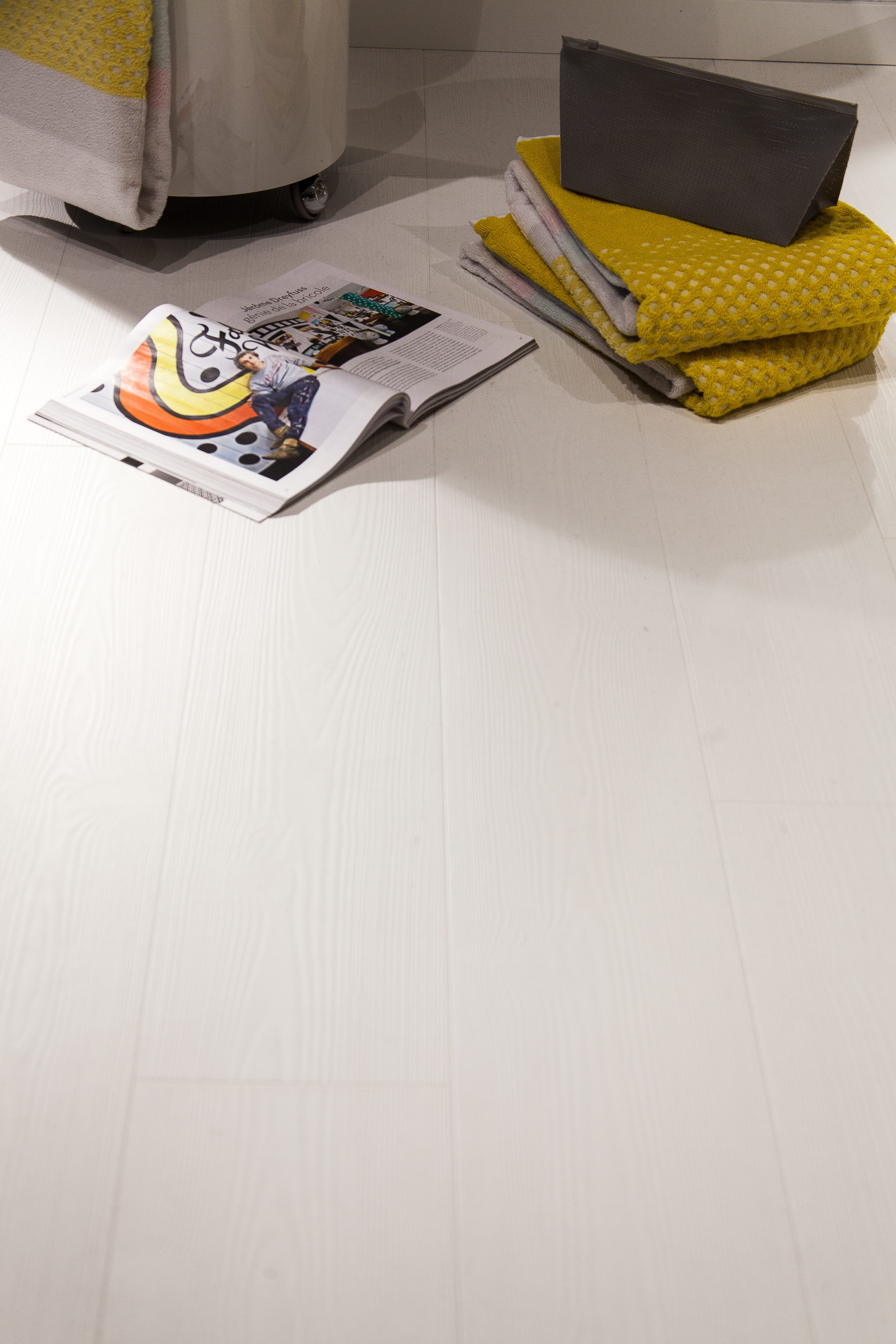 Hvite gulv er rene og pene og gir et delikat inntrykk.