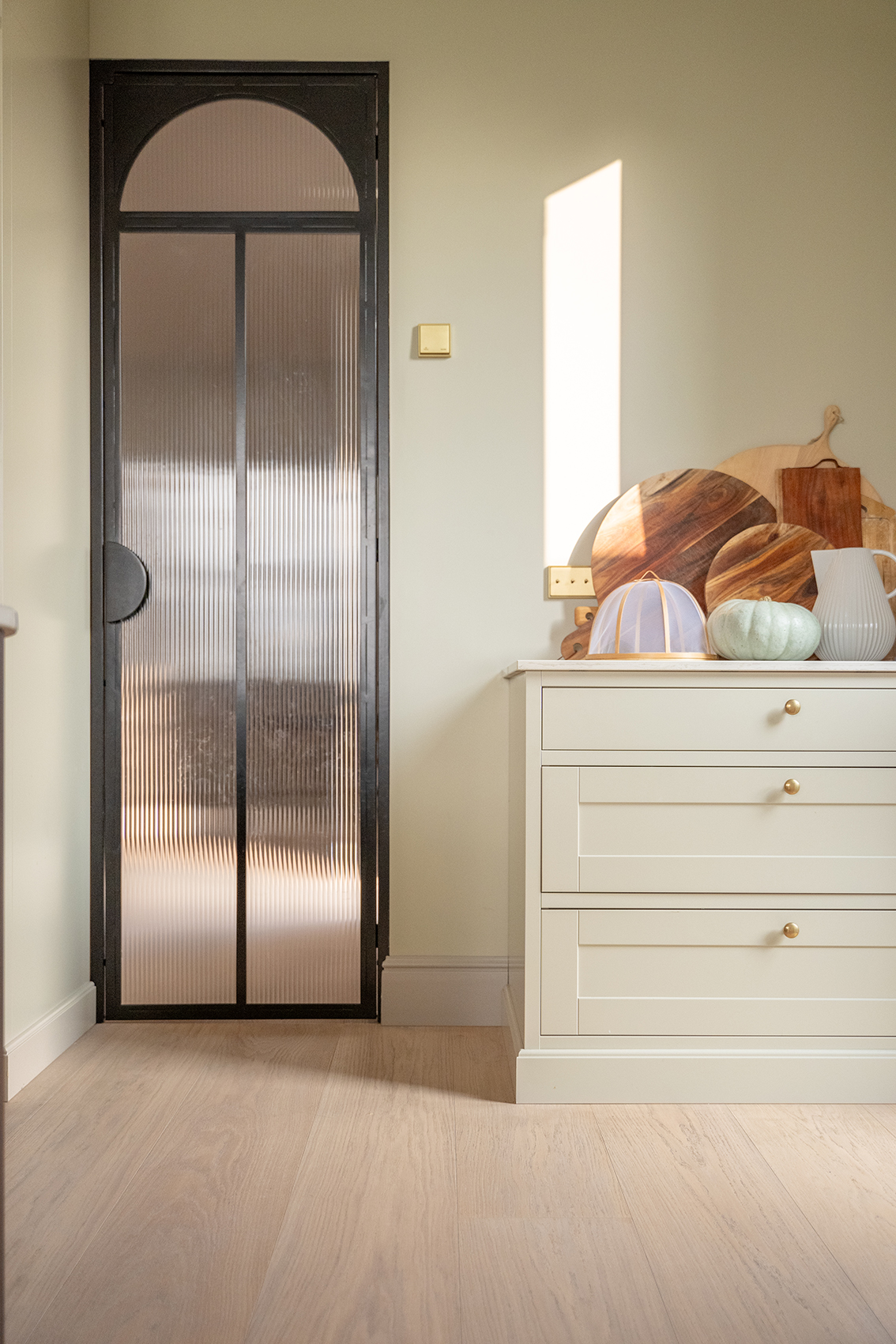 Herdet tregulv på kjøkken