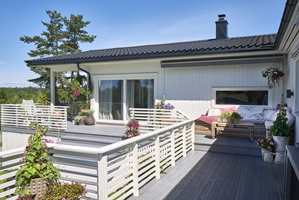 NYTE SOMMEREN: Med et velholdt hus, en fin terrasse og en hyggelig uteplass, kan sommeren bare komme!